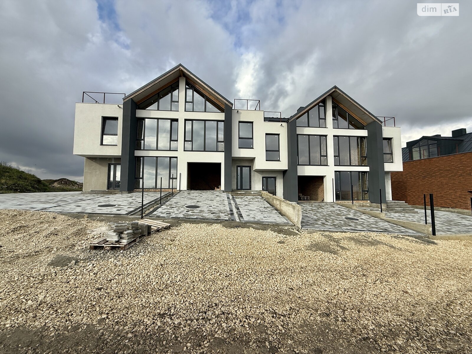 триповерховий таунхаус, 155 кв. м, цегла. Продаж у Байківці фото 1