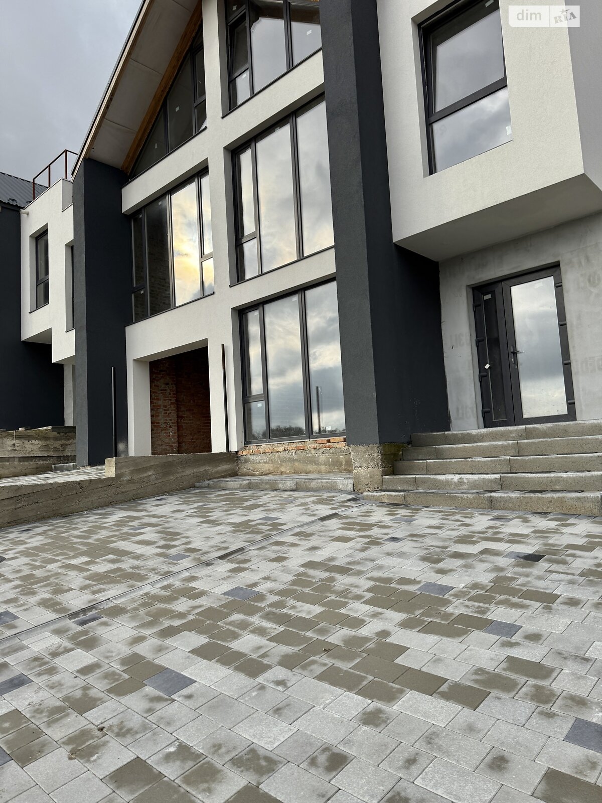 триповерховий таунхаус, 155 кв. м, цегла. Продаж у Байківці фото 1