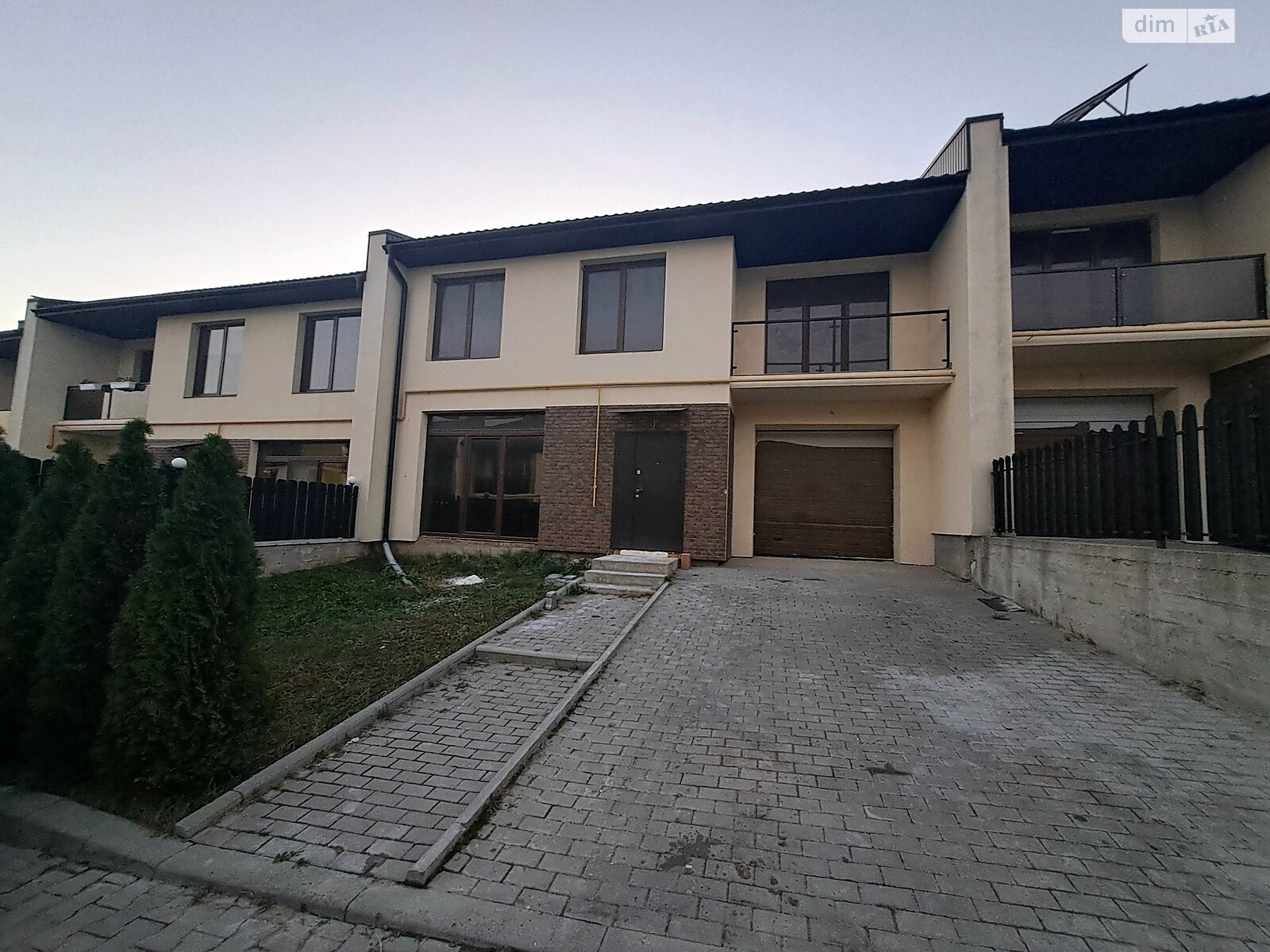 двухэтажный таунхаус, 147 кв. м, кирпич. Продажа в Байковцах фото 1 двухэтажный таунхаус, 147 кв. м, кирпич. Продажа в Байковцах фото 1