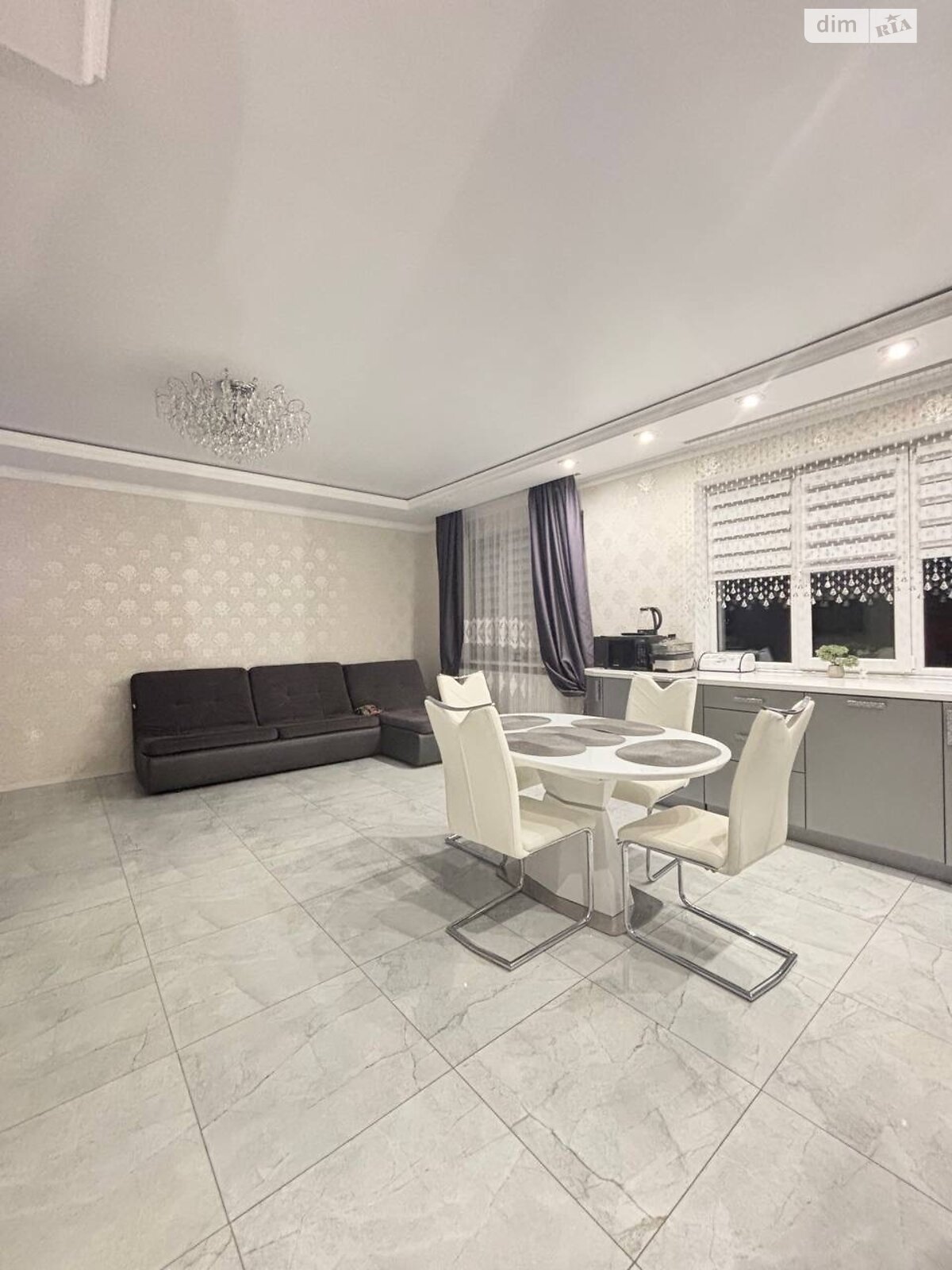 триповерховий таунхаус, 125 кв. м, цегла. Продаж у Білій Криниці фото 1 триповерховий таунхаус, 125 кв. м, цегла. Продаж у Білій Криниці фото 1