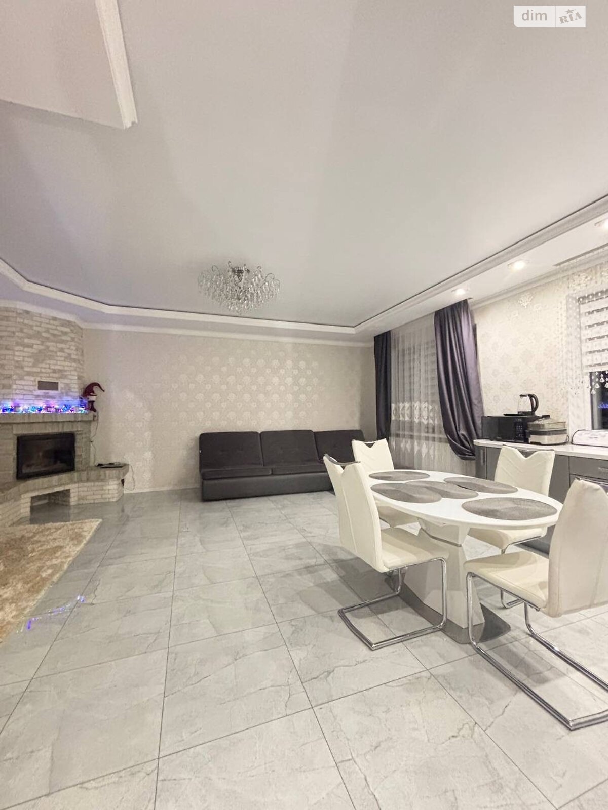 триповерховий таунхаус, 125 кв. м, цегла. Продаж у Білій Криниці фото 1 триповерховий таунхаус, 125 кв. м, цегла. Продаж у Білій Криниці фото 1