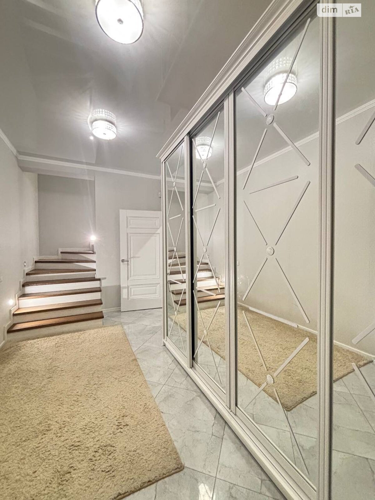 триповерховий таунхаус, 125 кв. м, цегла. Продаж у Білій Криниці фото 1 триповерховий таунхаус, 125 кв. м, цегла. Продаж у Білій Криниці фото 1