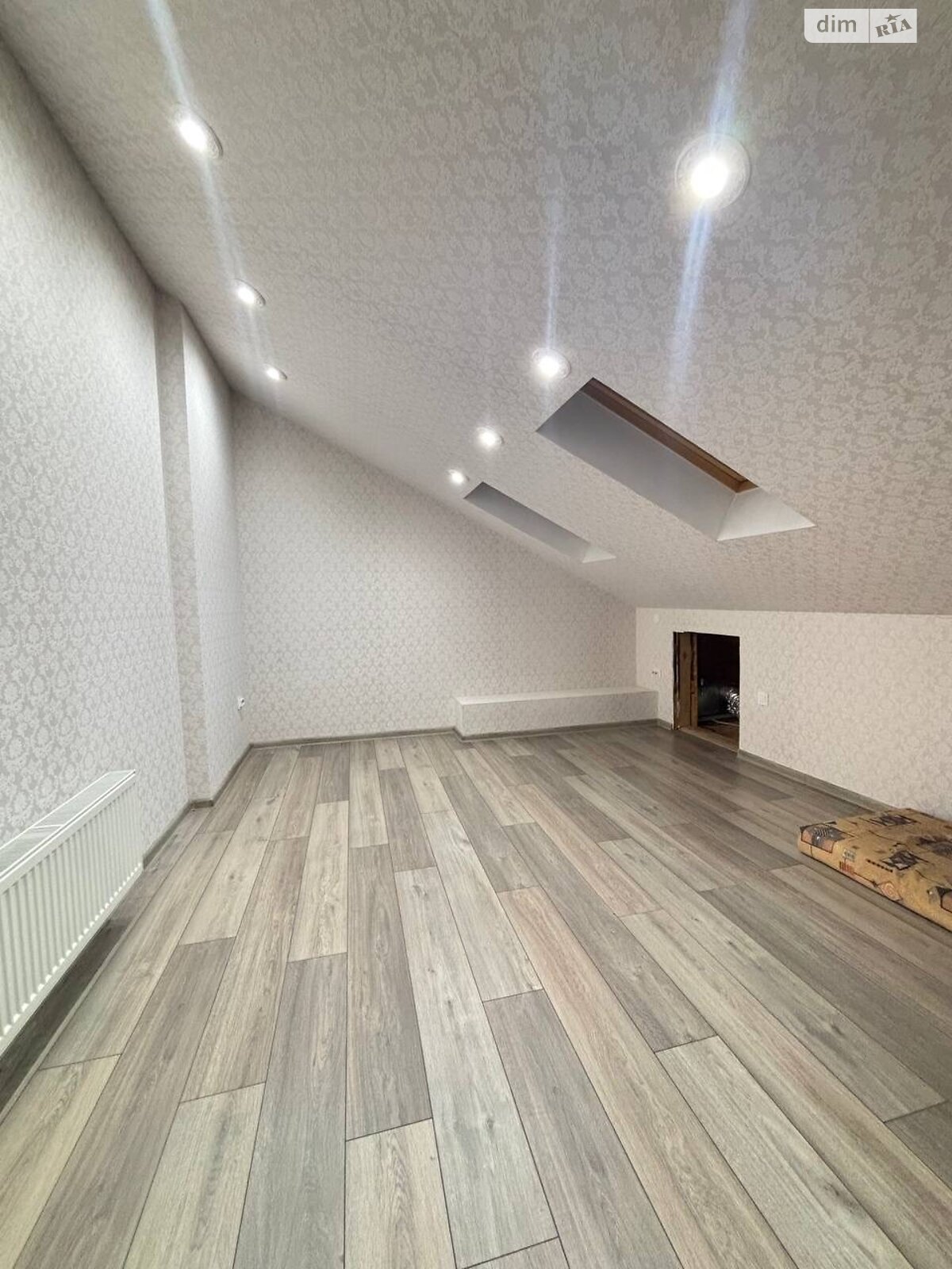 триповерховий таунхаус, 125 кв. м, цегла. Продаж у Білій Криниці фото 1 триповерховий таунхаус, 125 кв. м, цегла. Продаж у Білій Криниці фото 1