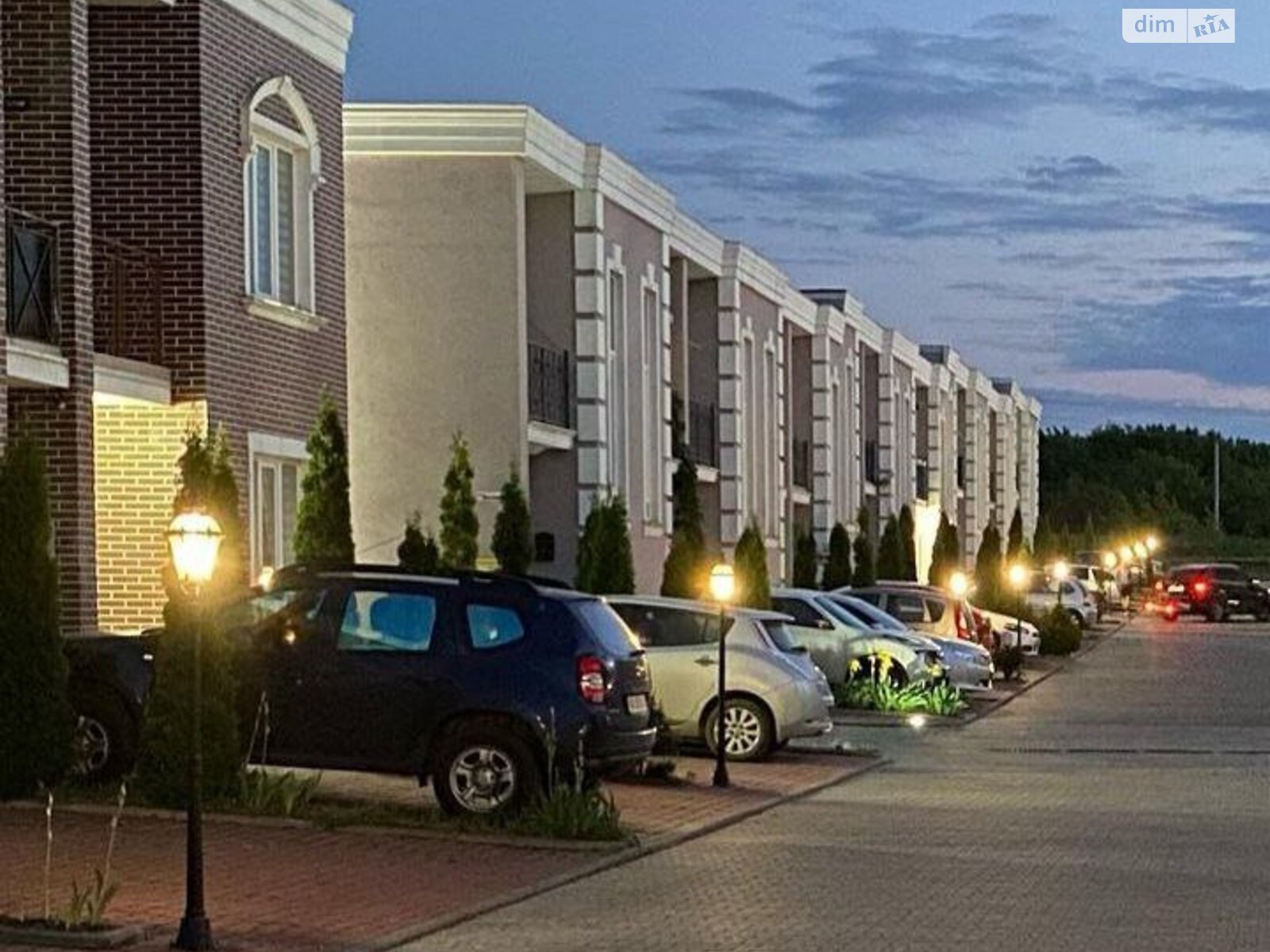 двухэтажный таунхаус, 109 кв. м, кирпич. Продажа в Белогородке фото 1 двухэтажный таунхаус, 109 кв. м, кирпич. Продажа в Белогородке фото 1