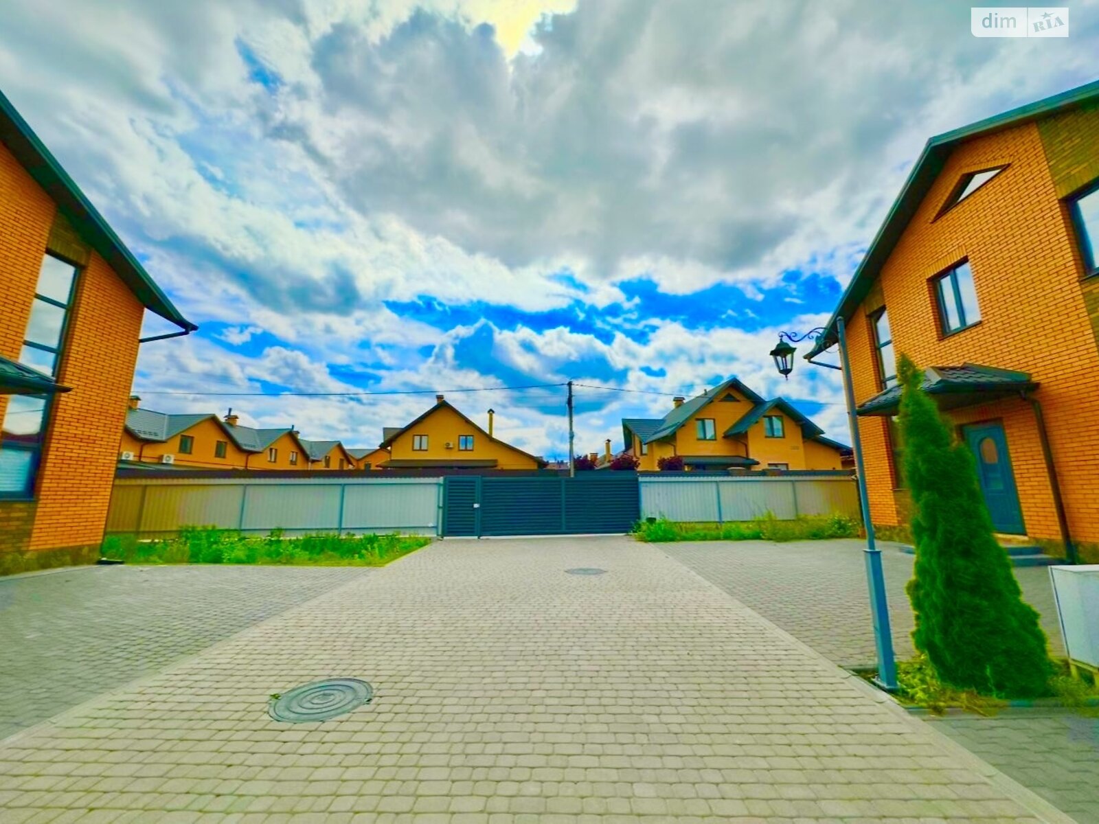двоповерховий таунхаус, 110 кв. м, цегла. Продаж у Березині фото 1 двоповерховий таунхаус, 110 кв. м, цегла. Продаж у Березині фото 1