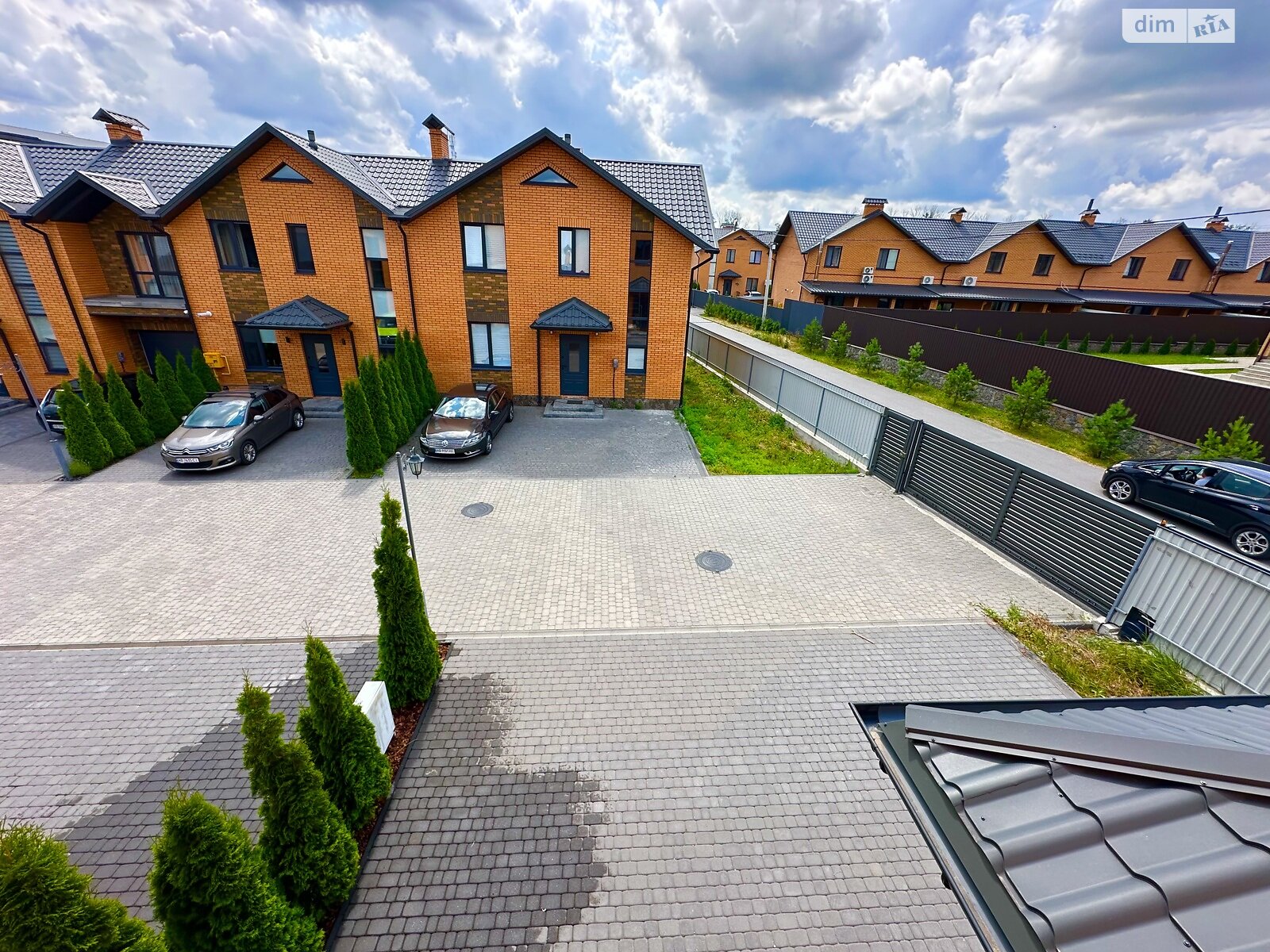 двоповерховий таунхаус, 110 кв. м, цегла. Продаж у Березині фото 1 двоповерховий таунхаус, 110 кв. м, цегла. Продаж у Березині фото 1