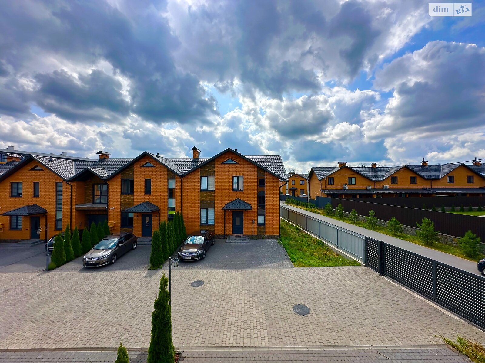 двоповерховий таунхаус, 110 кв. м, цегла. Продаж у Березині фото 1 двоповерховий таунхаус, 110 кв. м, цегла. Продаж у Березині фото 1