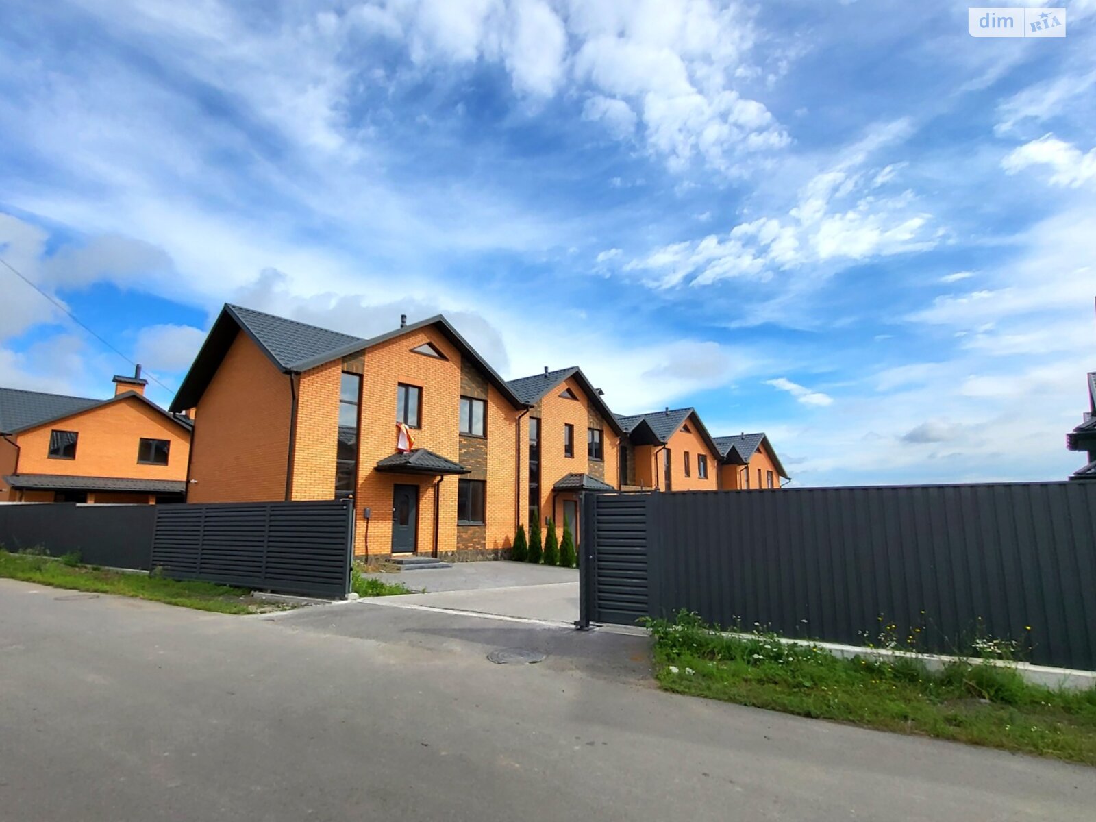 двоповерховий таунхаус, 110 кв. м, цегла. Продаж у Березині фото 1 двоповерховий таунхаус, 110 кв. м, цегла. Продаж у Березині фото 1