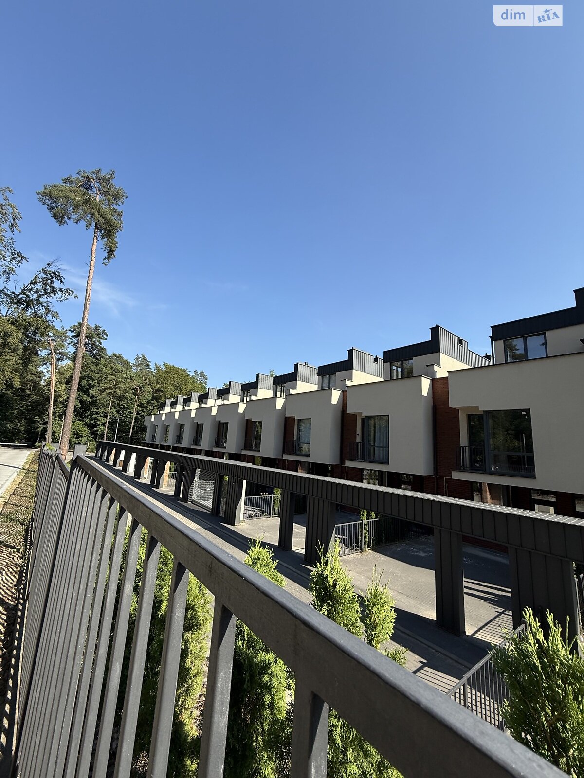 трехэтажный таунхаус, 230 кв. м, кирпич. Продажа в Брюховичах фото 1