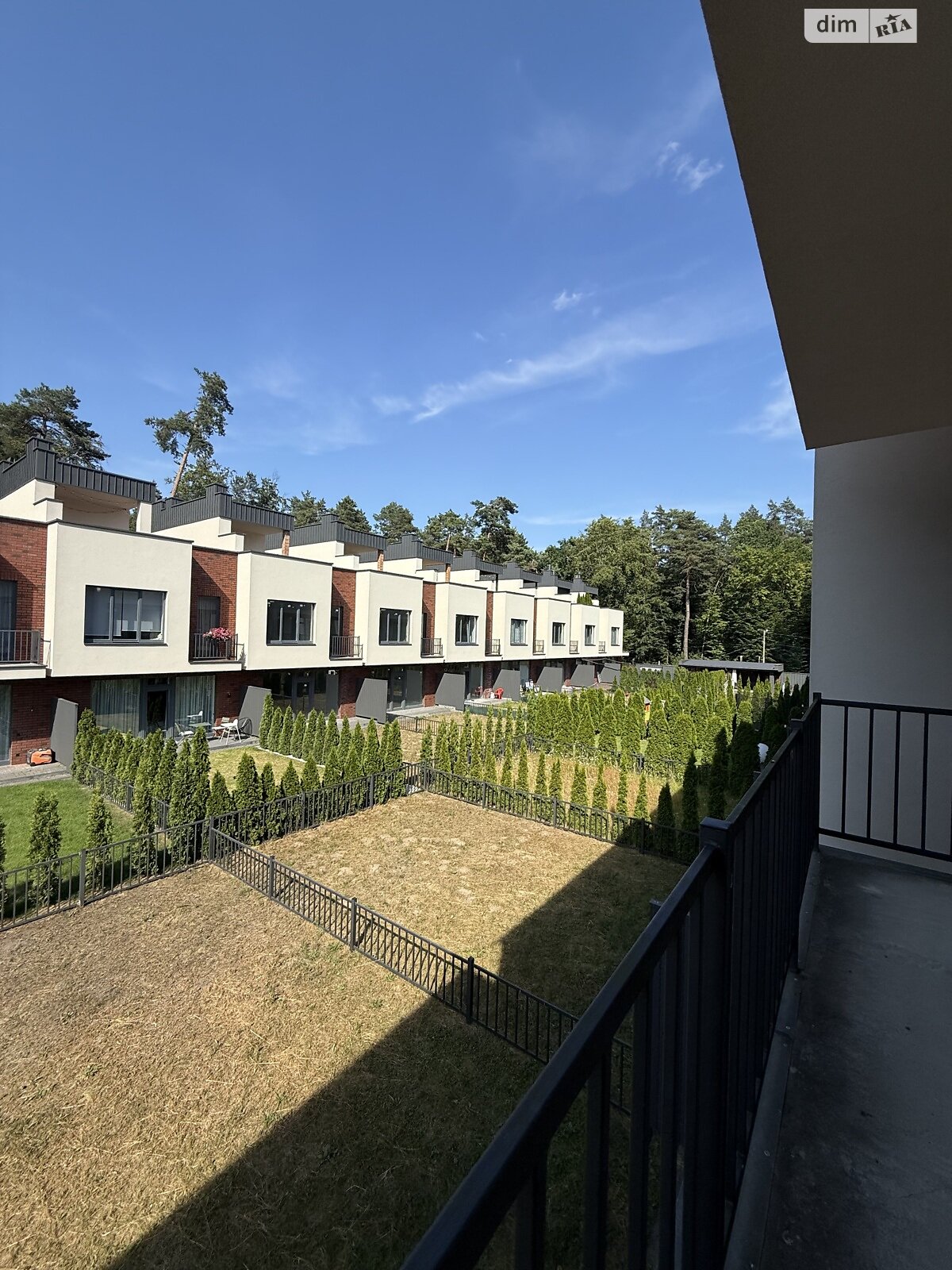 трехэтажный таунхаус, 230 кв. м, кирпич. Продажа в Брюховичах фото 1