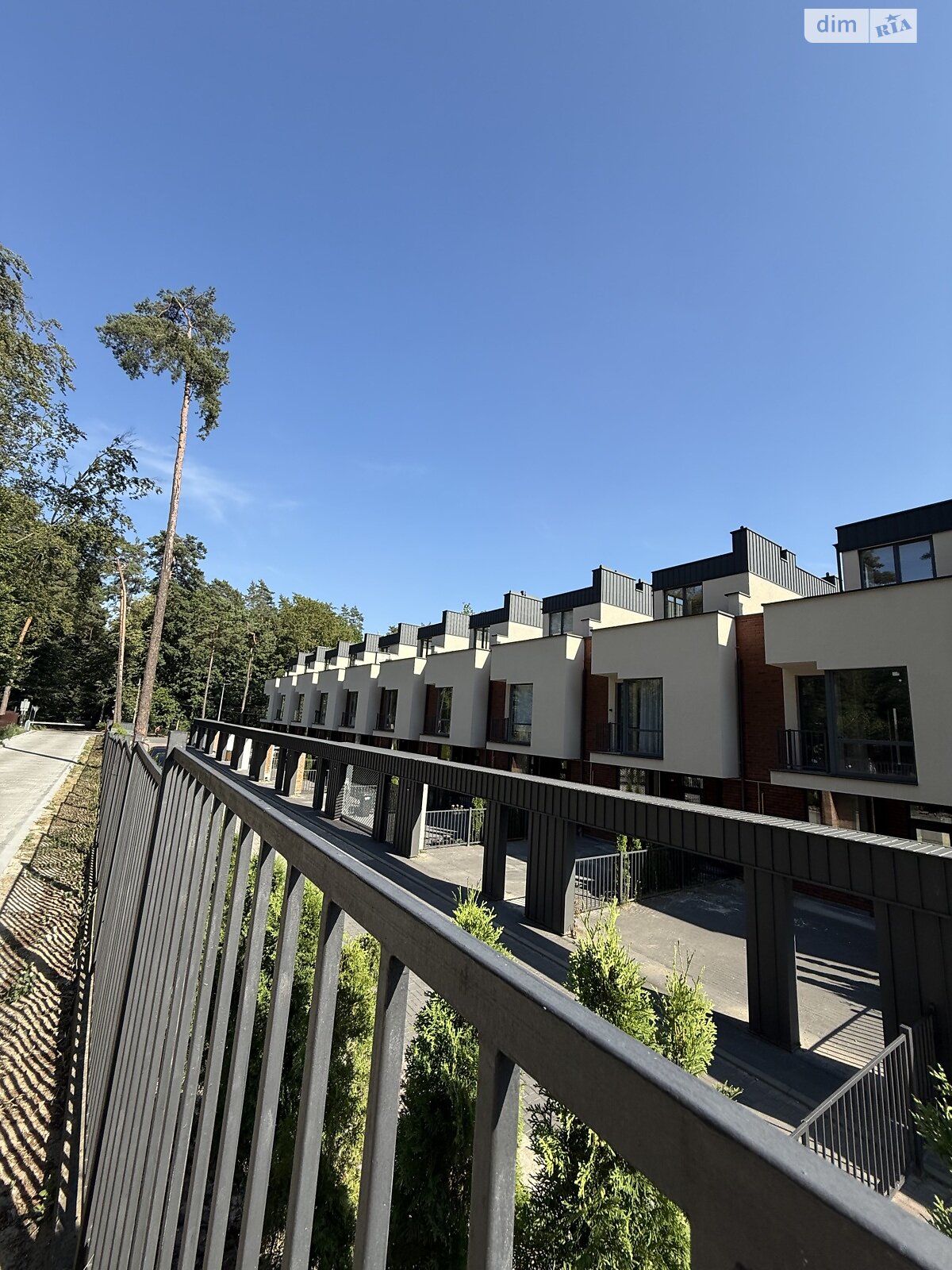 трехэтажный таунхаус, 230 кв. м, кирпич. Продажа в Брюховичах фото 1