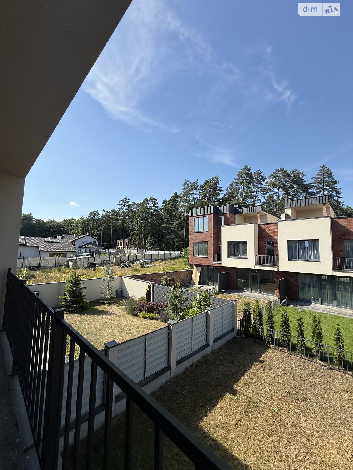 трехэтажный таунхаус, 230 кв. м, кирпич. Продажа в Брюховичах фото 1