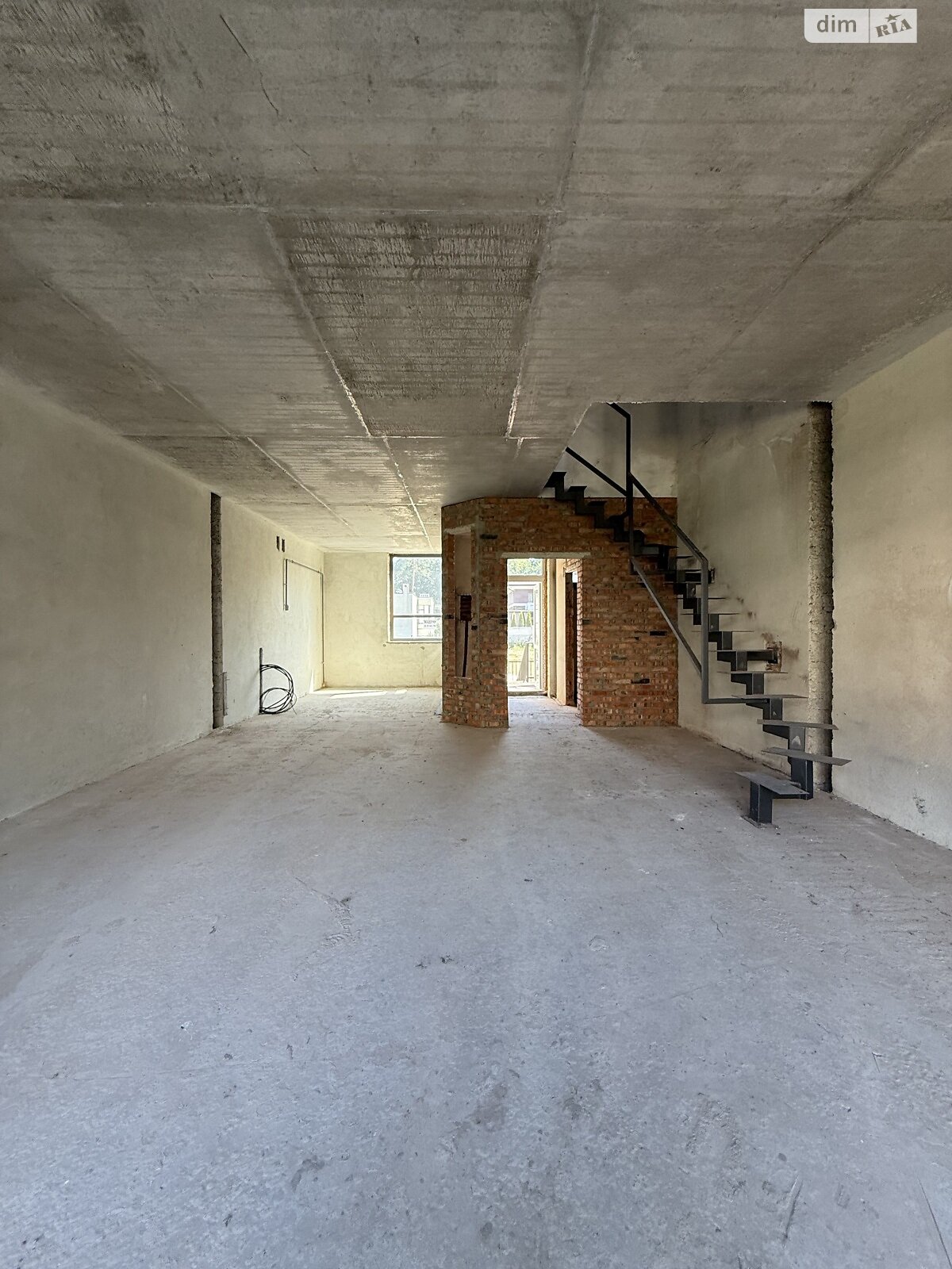 трехэтажный таунхаус, 230 кв. м, кирпич. Продажа в Брюховичах фото 1