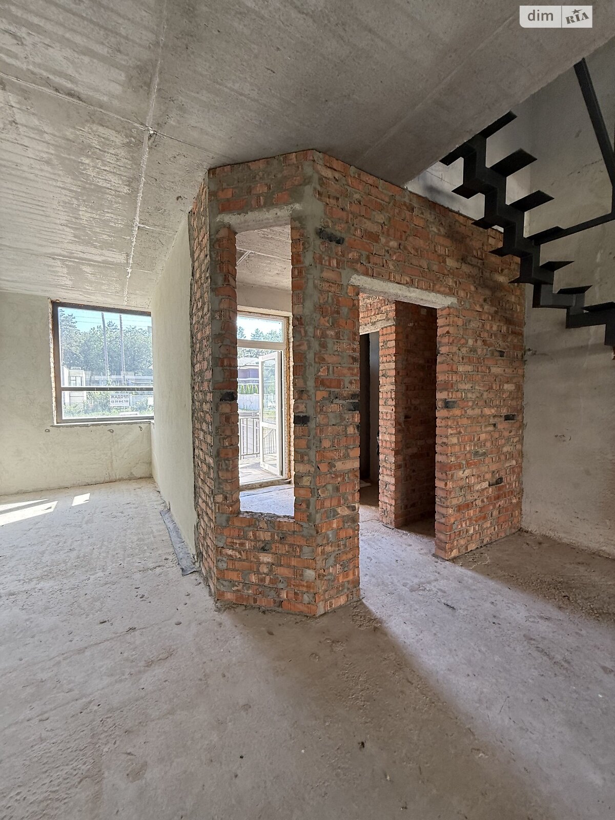 трехэтажный таунхаус, 230 кв. м, кирпич. Продажа в Брюховичах фото 1