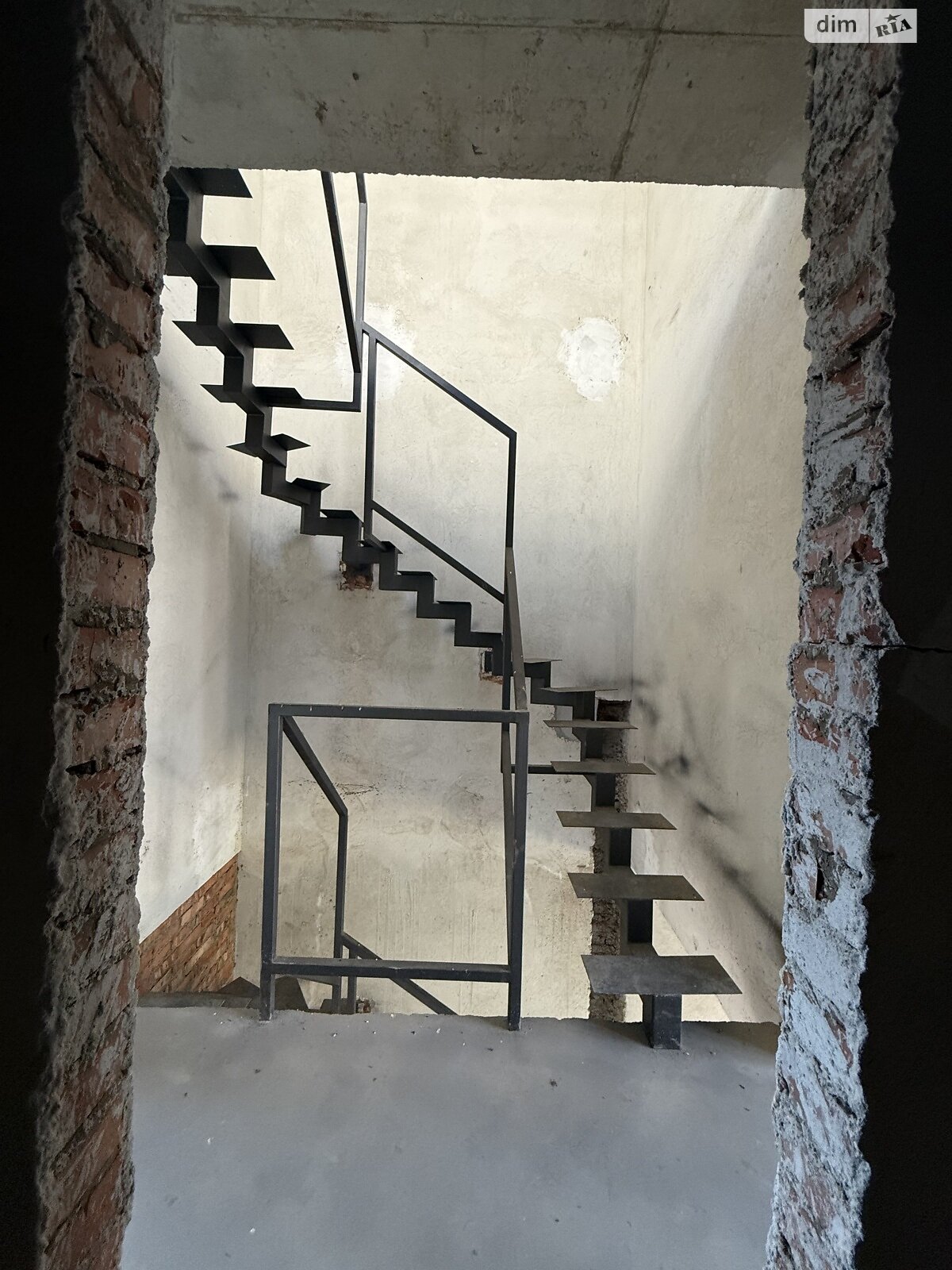 трехэтажный таунхаус, 230 кв. м, кирпич. Продажа в Брюховичах фото 1