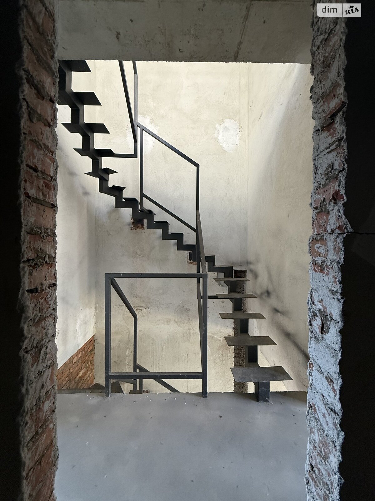 трехэтажный таунхаус, 230 кв. м, кирпич. Продажа в Брюховичах фото 1