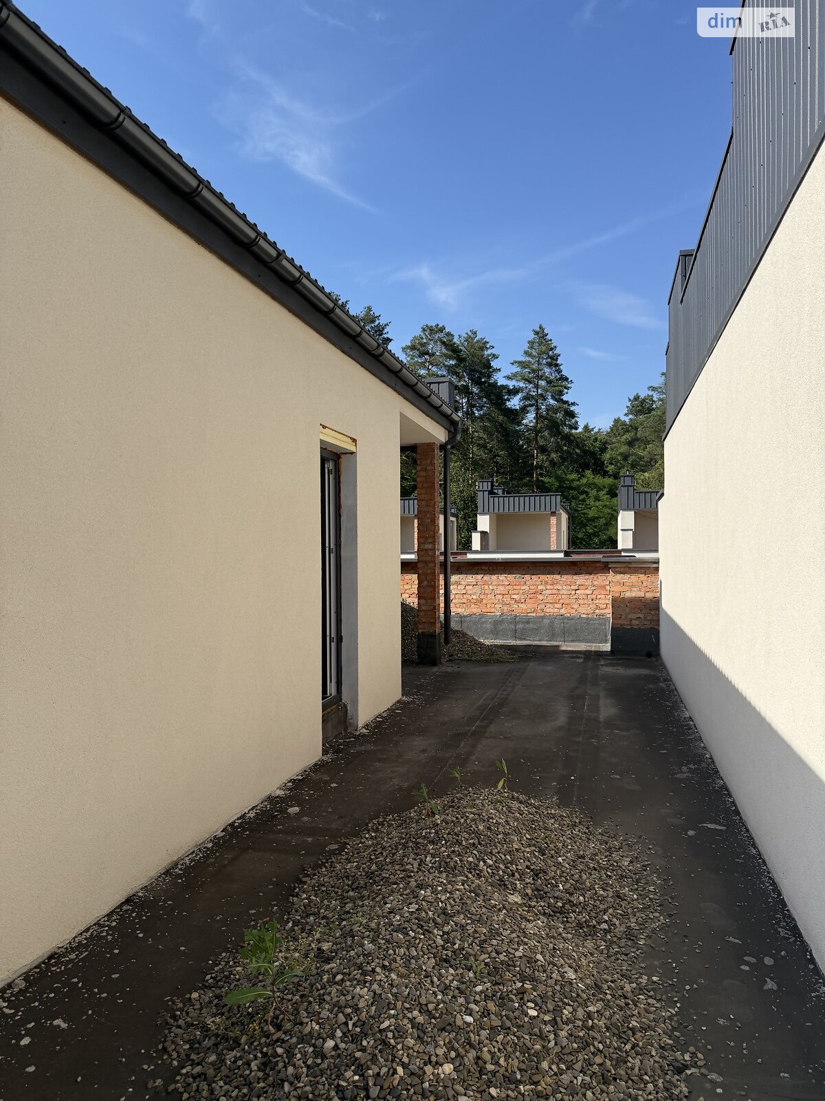 трехэтажный таунхаус, 230 кв. м, кирпич. Продажа в Брюховичах фото 1