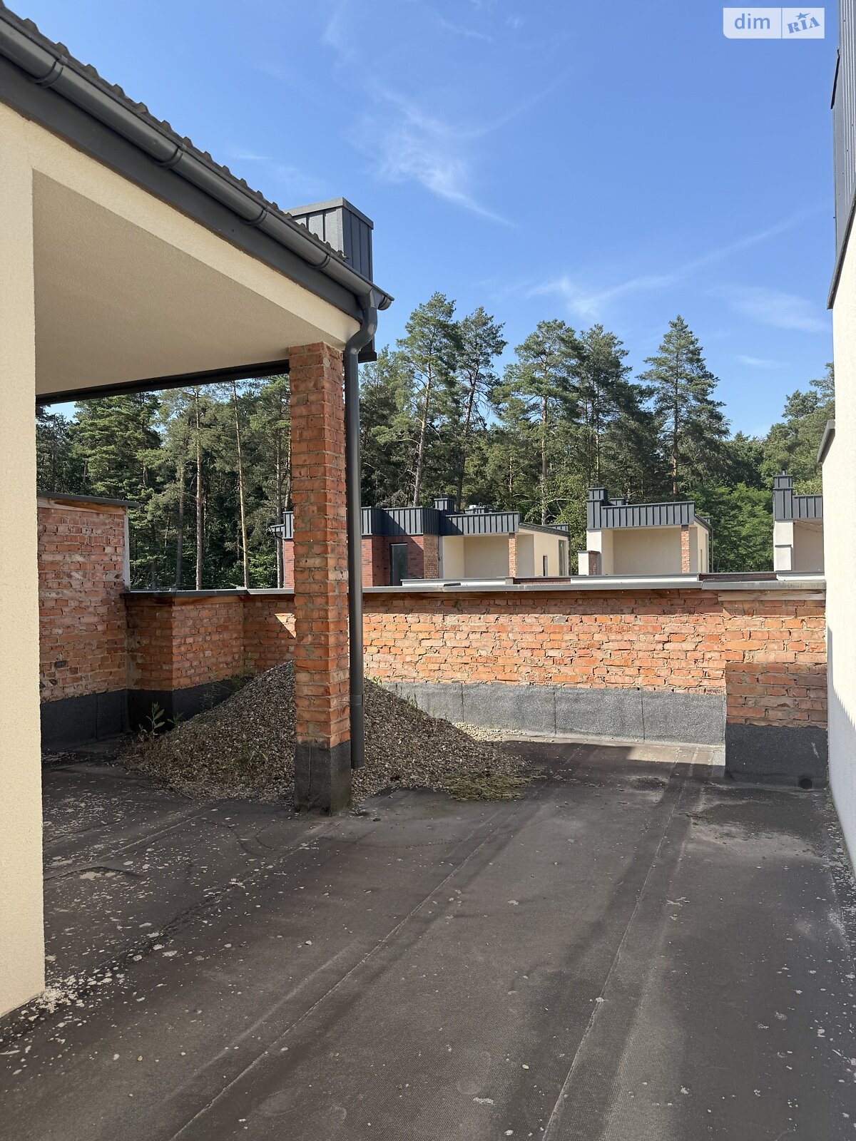 трехэтажный таунхаус, 230 кв. м, кирпич. Продажа в Брюховичах фото 1