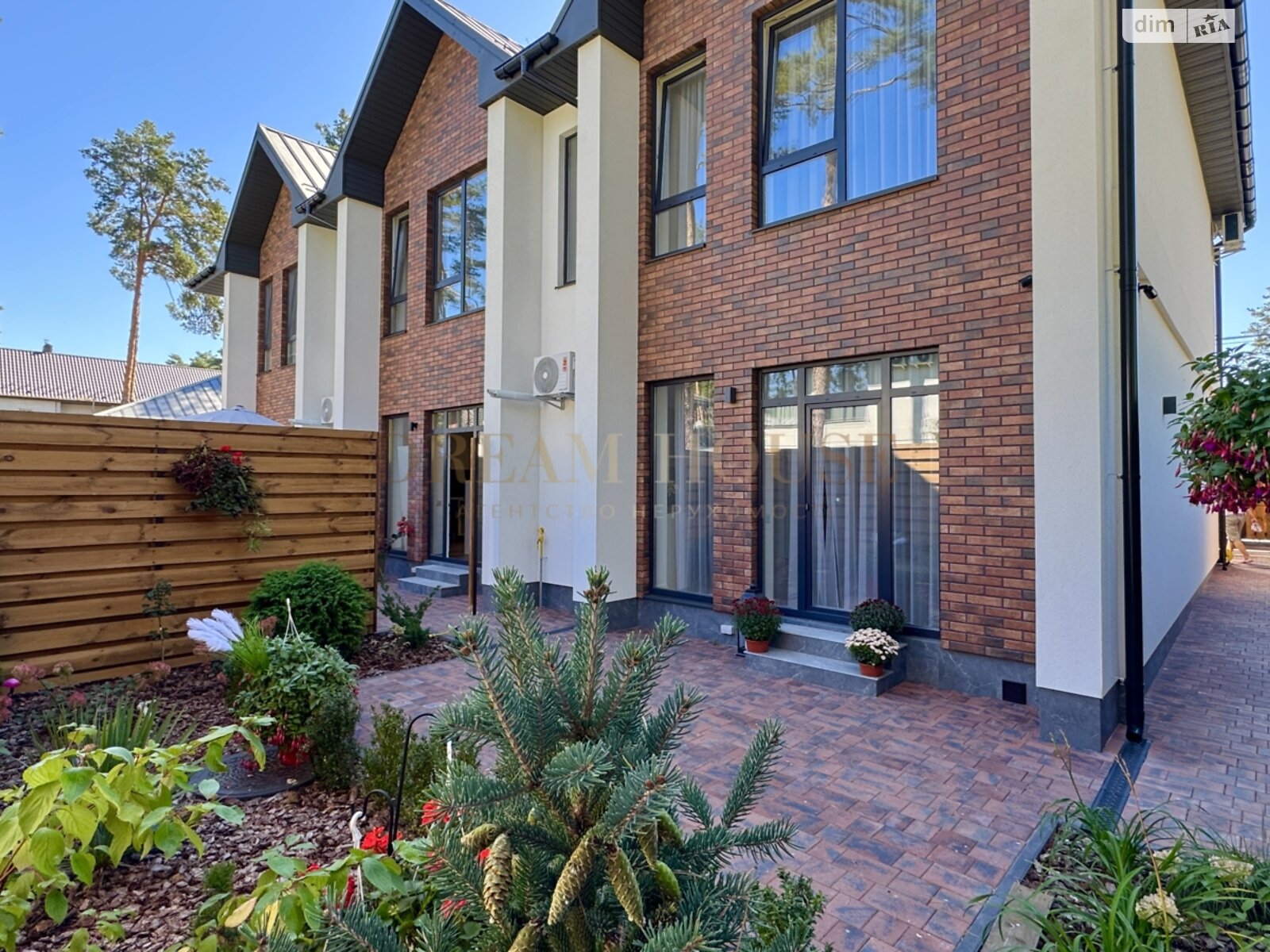 двухэтажный таунхаус, 97.5 кв. м, кирпич. Продажа в Буче район Буча фото 1