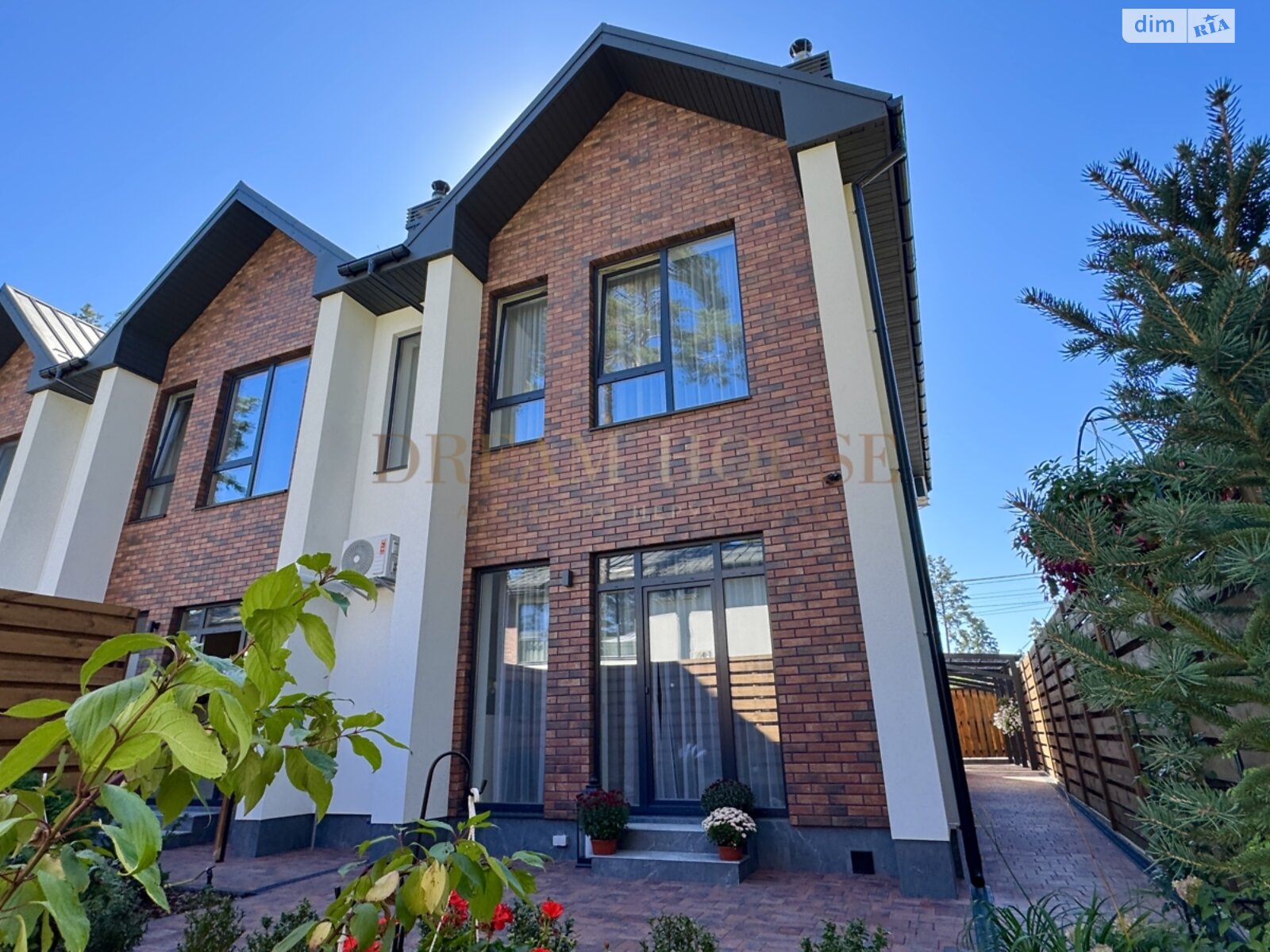 двухэтажный таунхаус, 97.5 кв. м, кирпич. Продажа в Буче район Буча фото 1