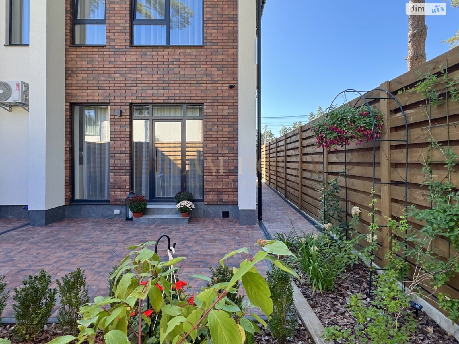 двухэтажный таунхаус, 97.5 кв. м, кирпич. Продажа в Буче район Буча фото 1