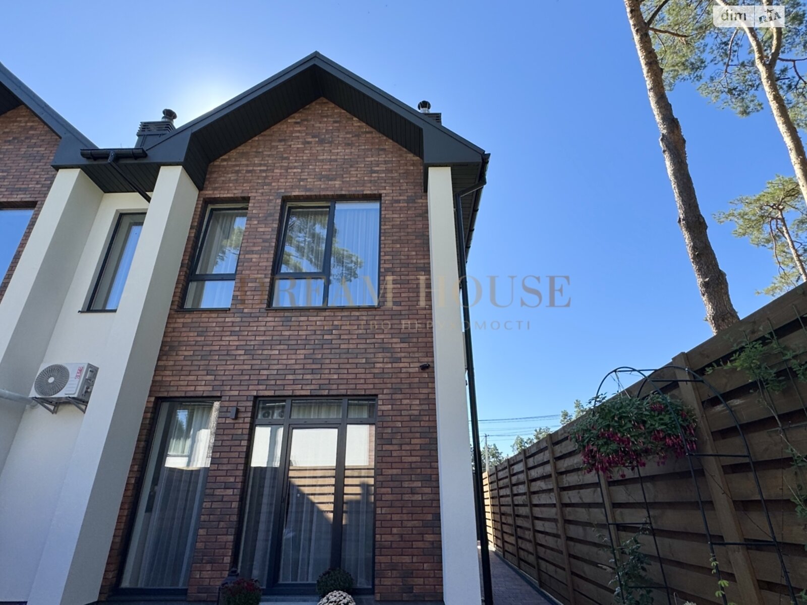 двухэтажный таунхаус, 97.5 кв. м, кирпич. Продажа в Буче район Буча фото 1