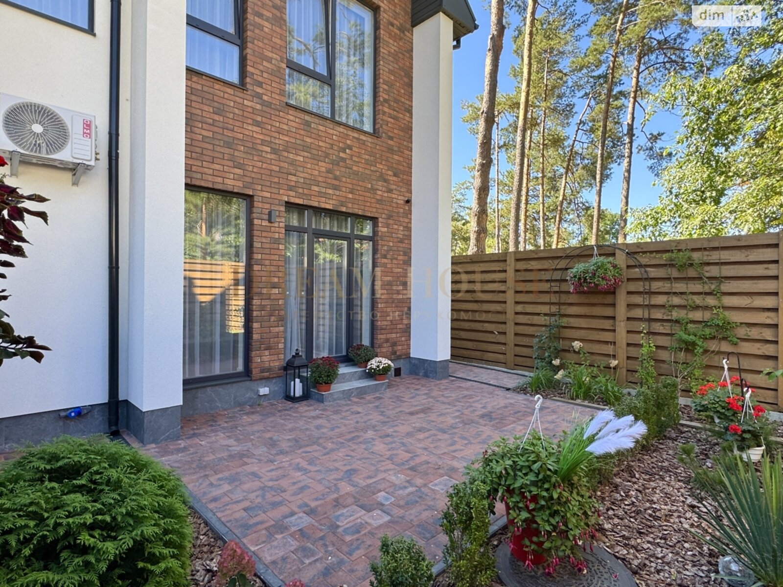 двухэтажный таунхаус, 97.5 кв. м, кирпич. Продажа в Буче район Буча фото 1