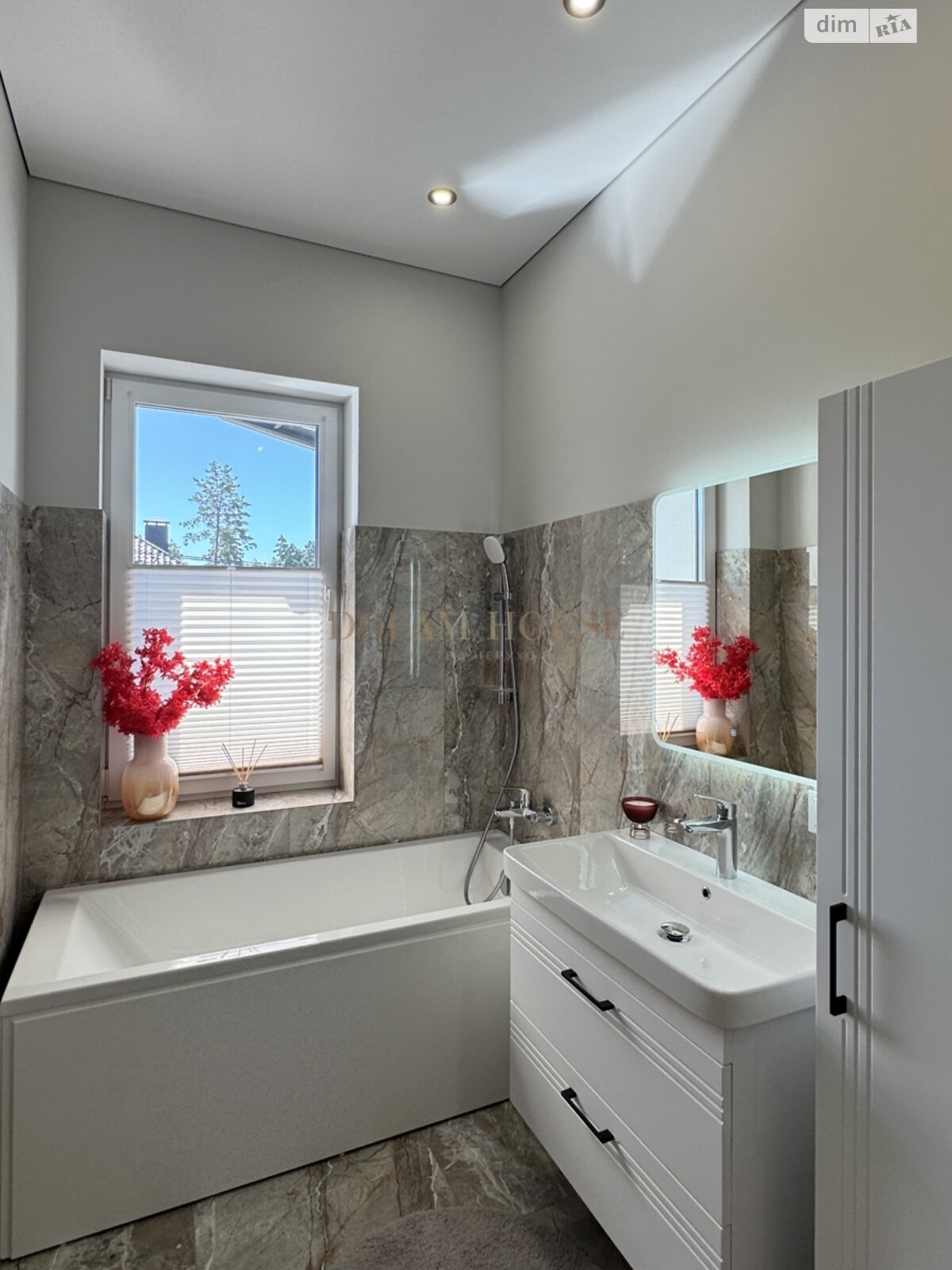 двухэтажный таунхаус, 97.5 кв. м, кирпич. Продажа в Буче район Буча фото 1