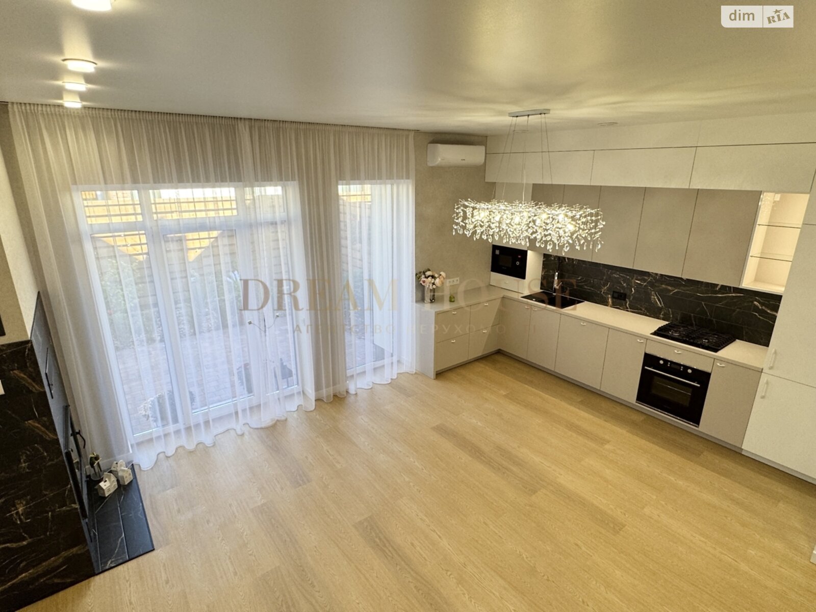 двухэтажный таунхаус, 97.5 кв. м, кирпич. Продажа в Буче район Буча фото 1