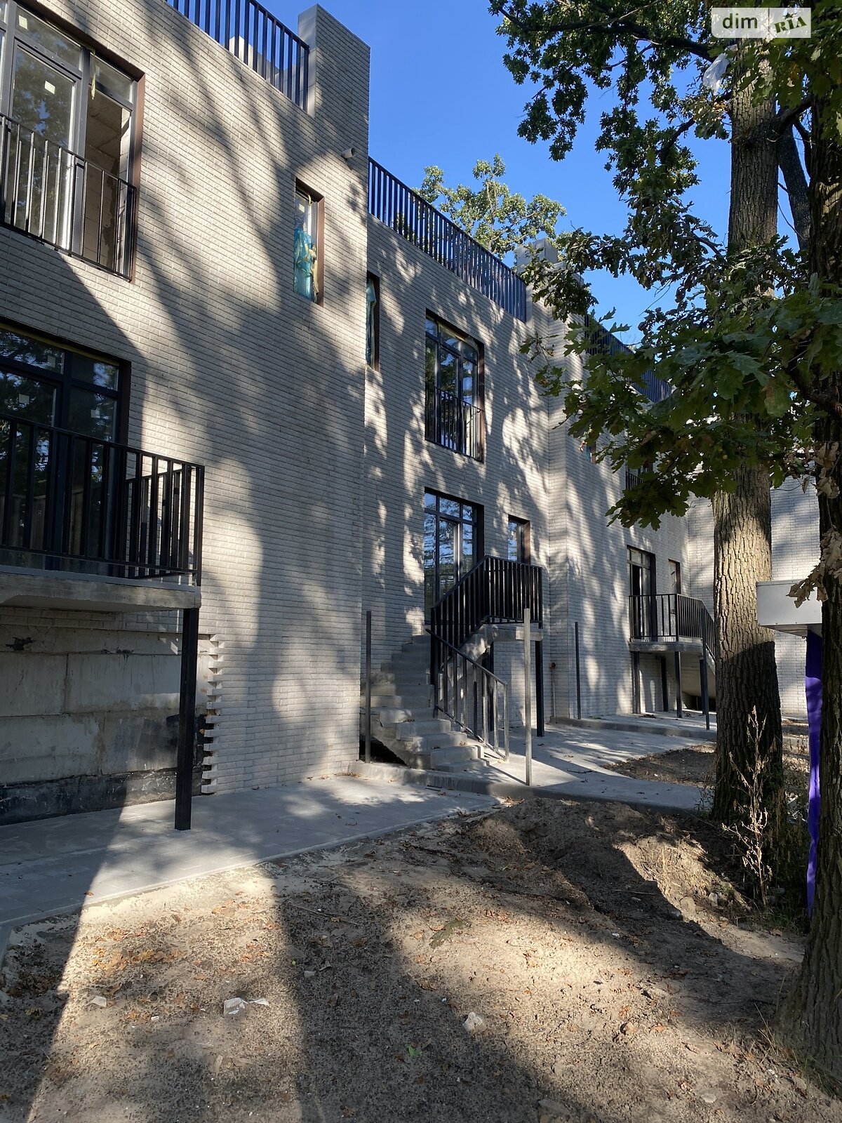 трехэтажный таунхаус, 116 кв. м, газобетон. Продажа в Буче район Буча фото 1