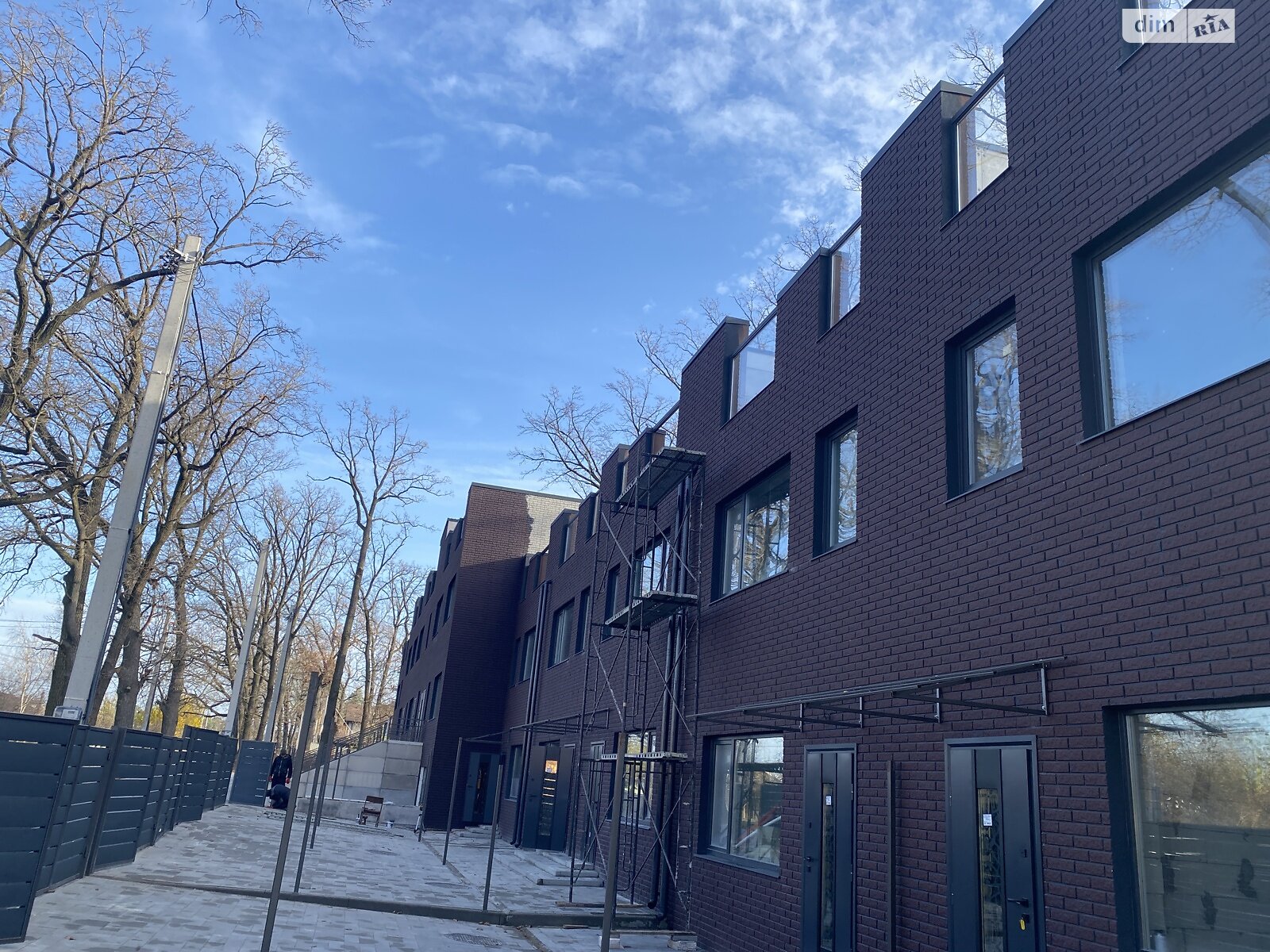 трехэтажный таунхаус, 116 кв. м, газобетон. Продажа в Буче район Буча фото 1