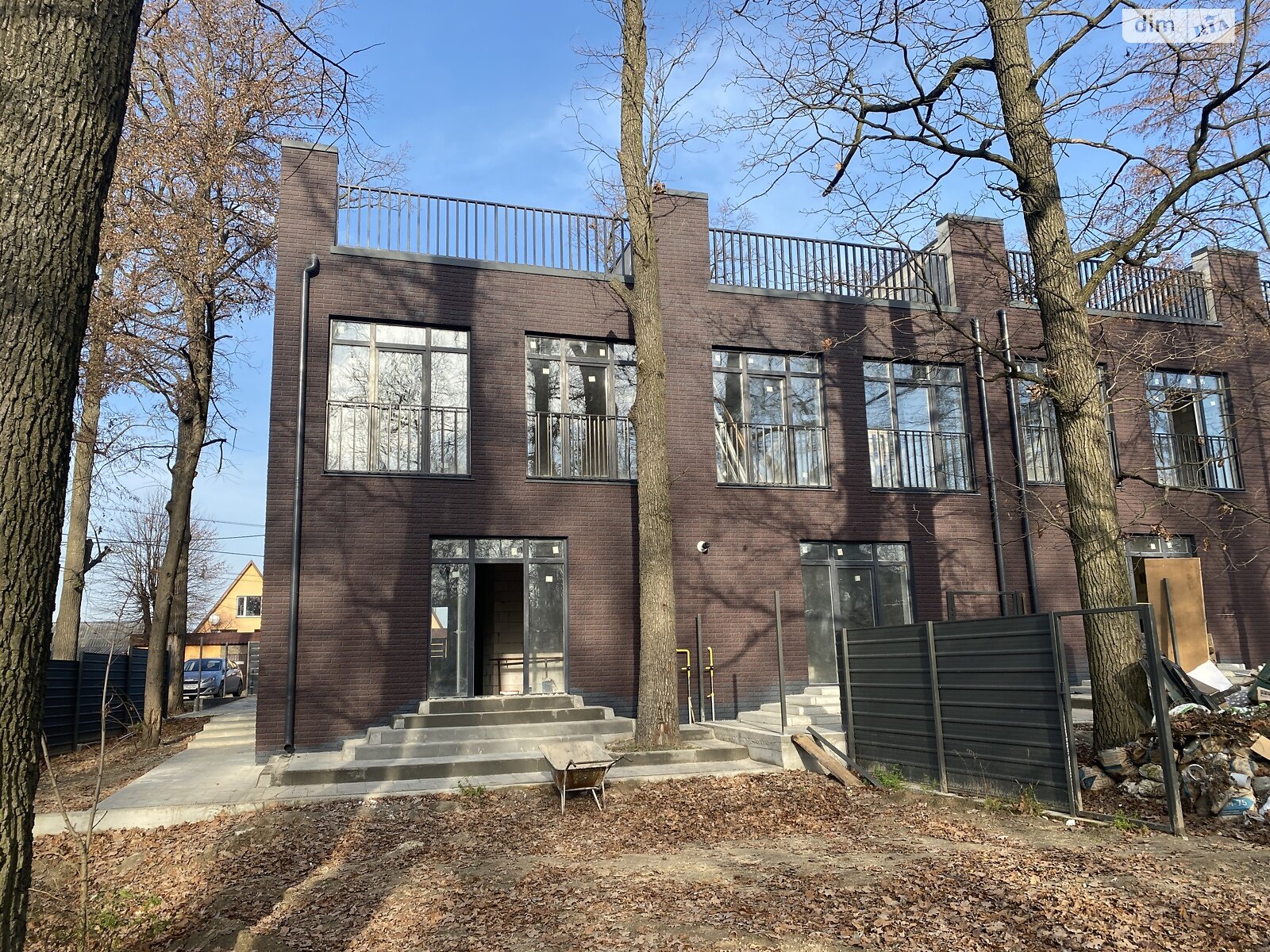 трехэтажный таунхаус, 116 кв. м, газобетон. Продажа в Буче район Буча фото 1