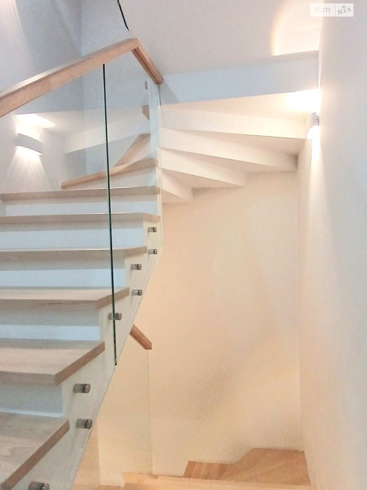 трехэтажный таунхаус, 155.6 кв. м, кирпич. Продажа в Буче район Буча фото 1 трехэтажный таунхаус, 155.6 кв. м, кирпич. Продажа в Буче район Буча фото 1