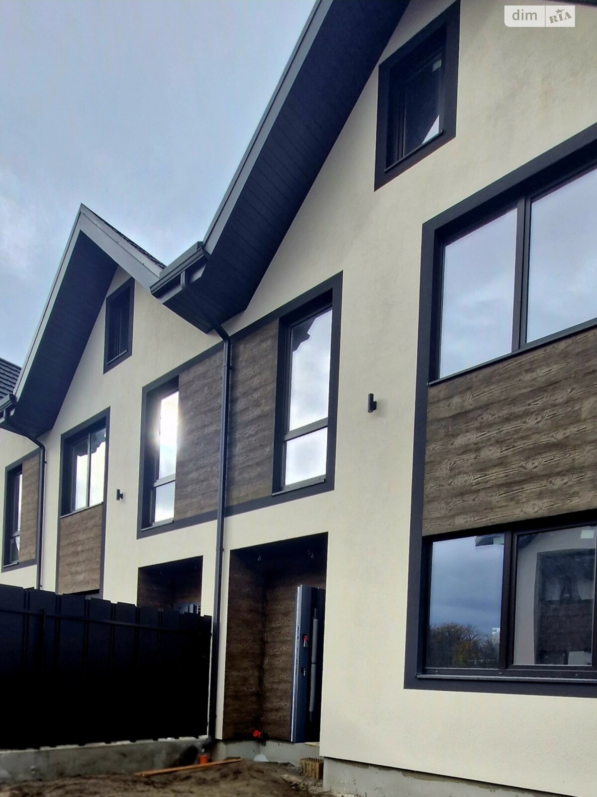 двухэтажный таунхаус, 82 кв. м, кирпич. Продажа в Буче район Буча фото 1