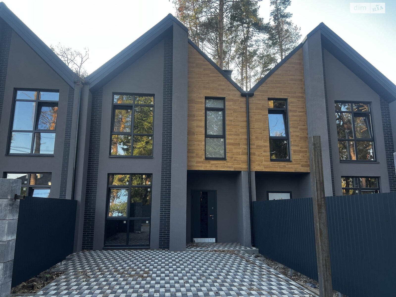 двухэтажный таунхаус, 100 кв. м, кирпич. Продажа в Буче район Буча фото 1 двухэтажный таунхаус, 100 кв. м, кирпич. Продажа в Буче район Буча фото 1