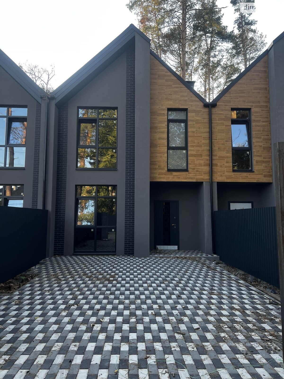 двухэтажный таунхаус, 100 кв. м, кирпич. Продажа в Буче район Буча фото 1 двухэтажный таунхаус, 100 кв. м, кирпич. Продажа в Буче район Буча фото 1