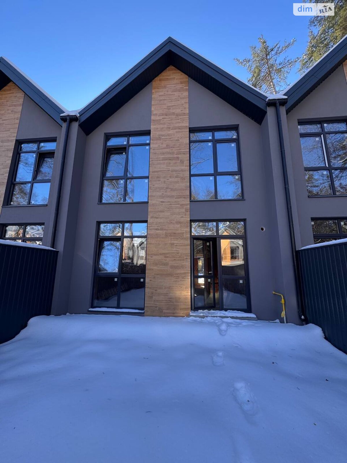 двухэтажный таунхаус, 105 кв. м, кирпич. Продажа в Буче район Буча фото 1 двухэтажный таунхаус, 105 кв. м, кирпич. Продажа в Буче район Буча фото 1