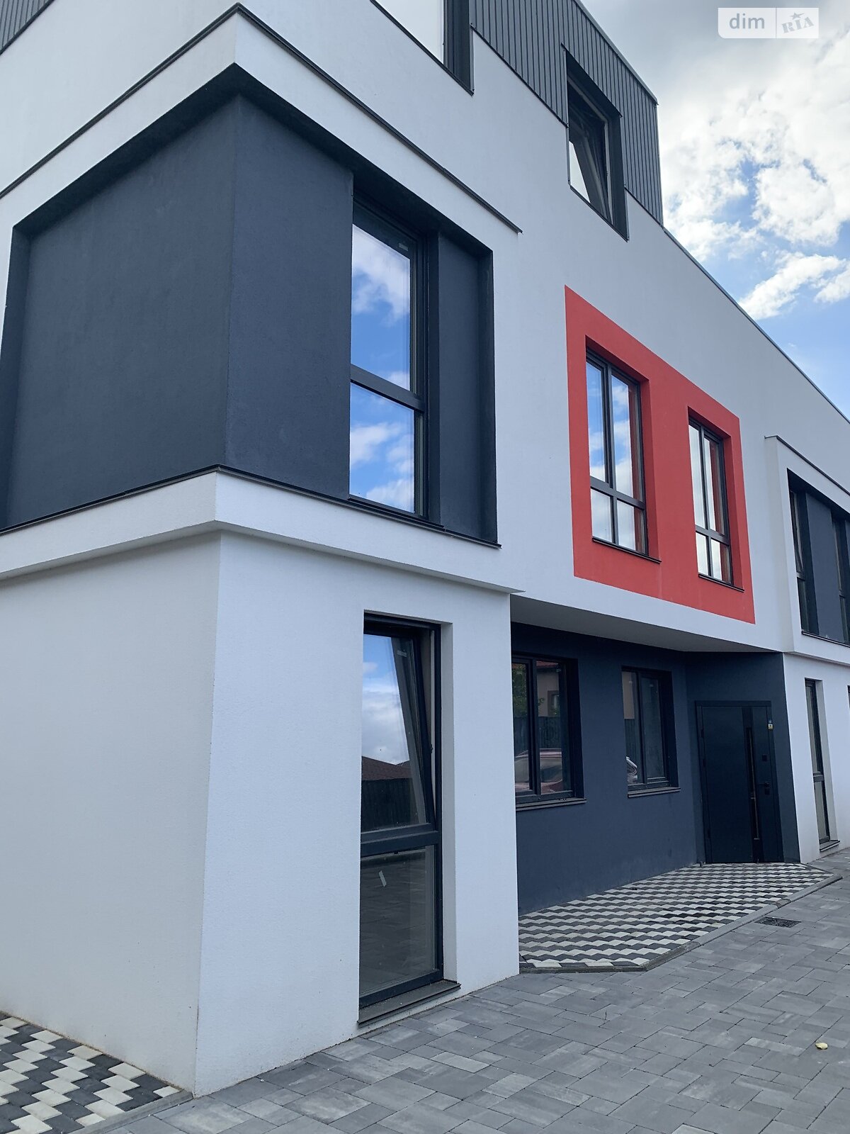 трехэтажный таунхаус, 180 кв. м, кирпич. Продажа в Буче район Буча фото 1