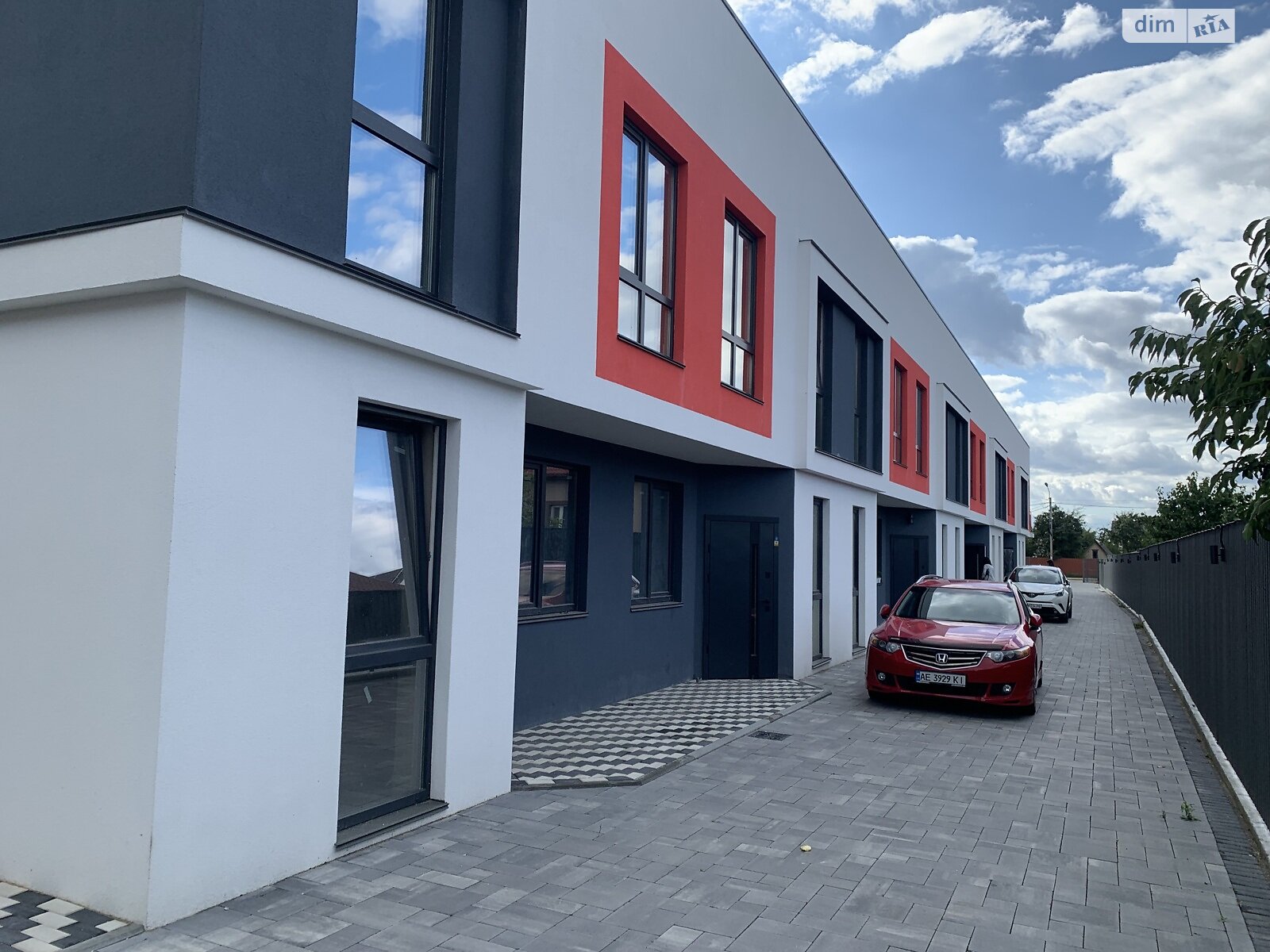 трехэтажный таунхаус, 180 кв. м, кирпич. Продажа в Буче район Буча фото 1