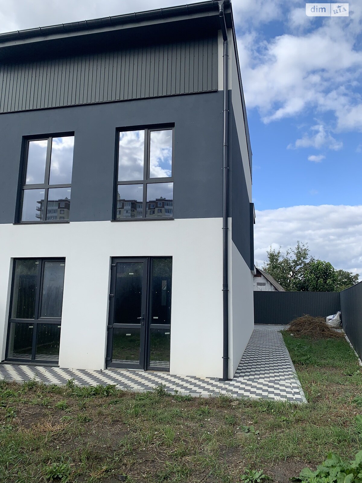 трехэтажный таунхаус, 180 кв. м, кирпич. Продажа в Буче район Буча фото 1