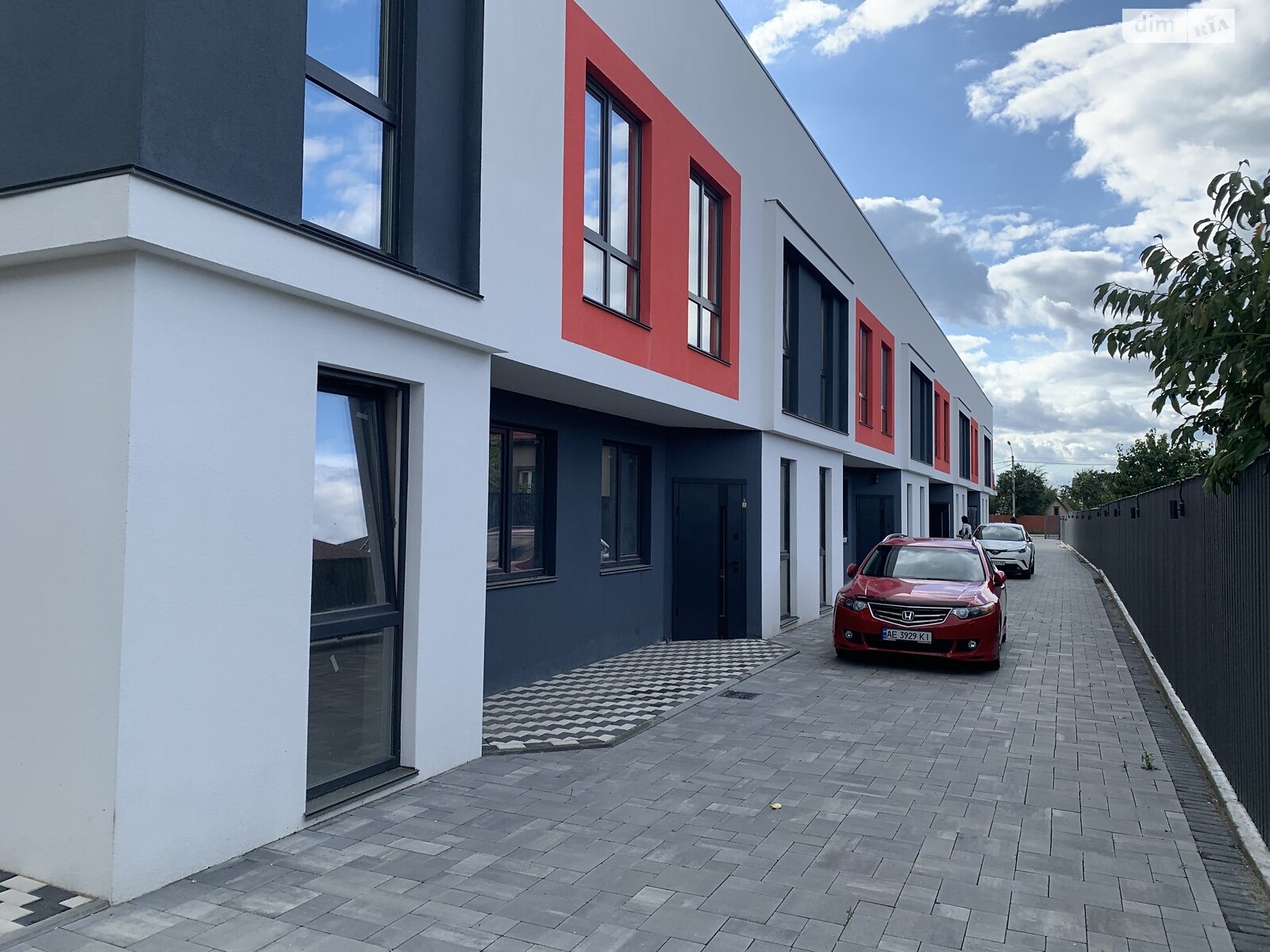 трехэтажный таунхаус, 180 кв. м, кирпич. Продажа в Буче район Буча фото 1