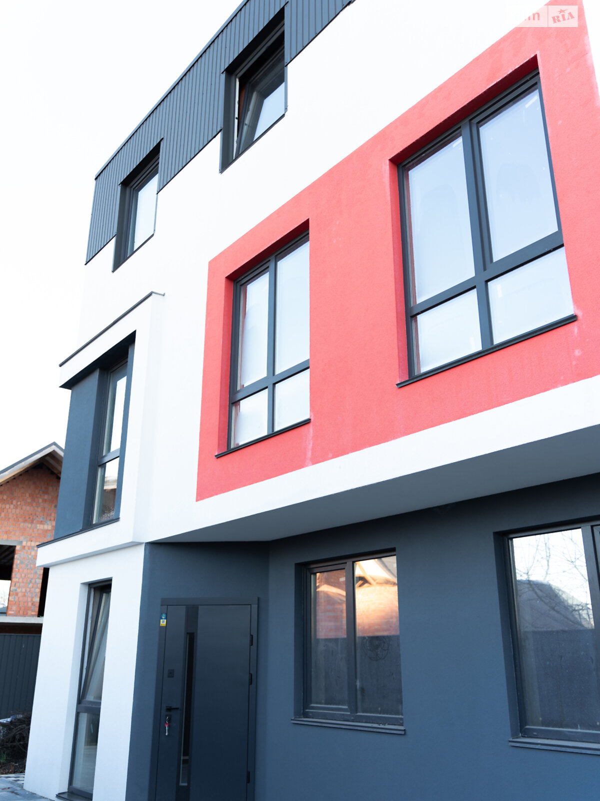 трехэтажный таунхаус, 180 кв. м, пеноблок. Продажа в Буче район Буча фото 1