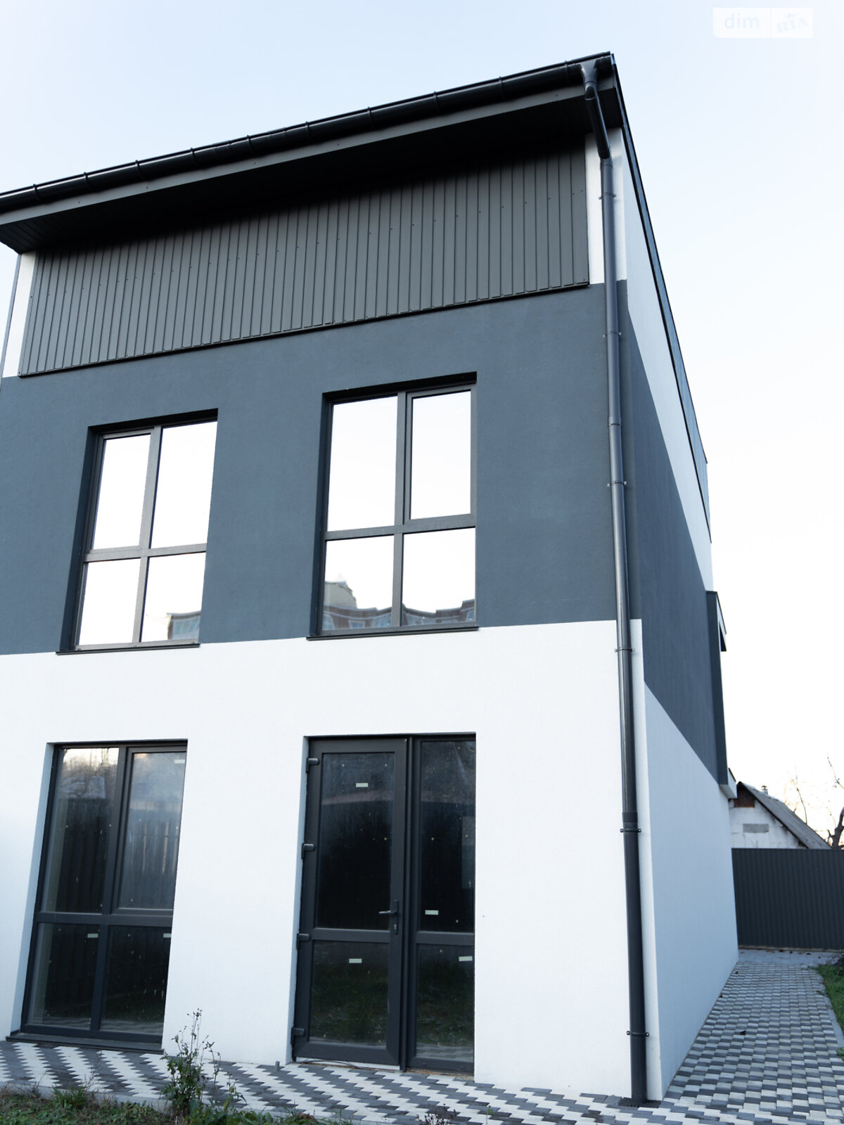 трехэтажный таунхаус, 180 кв. м, пеноблок. Продажа в Буче район Буча фото 1