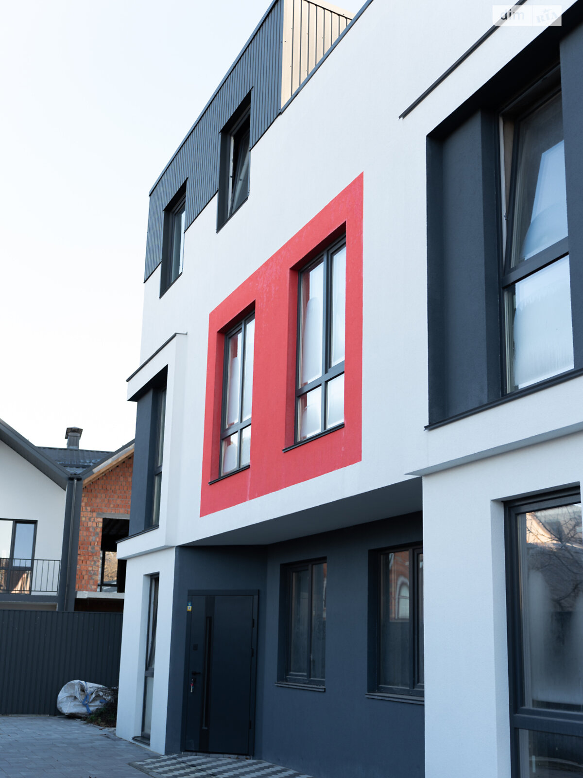 трехэтажный таунхаус, 180 кв. м, пеноблок. Продажа в Буче район Буча фото 1