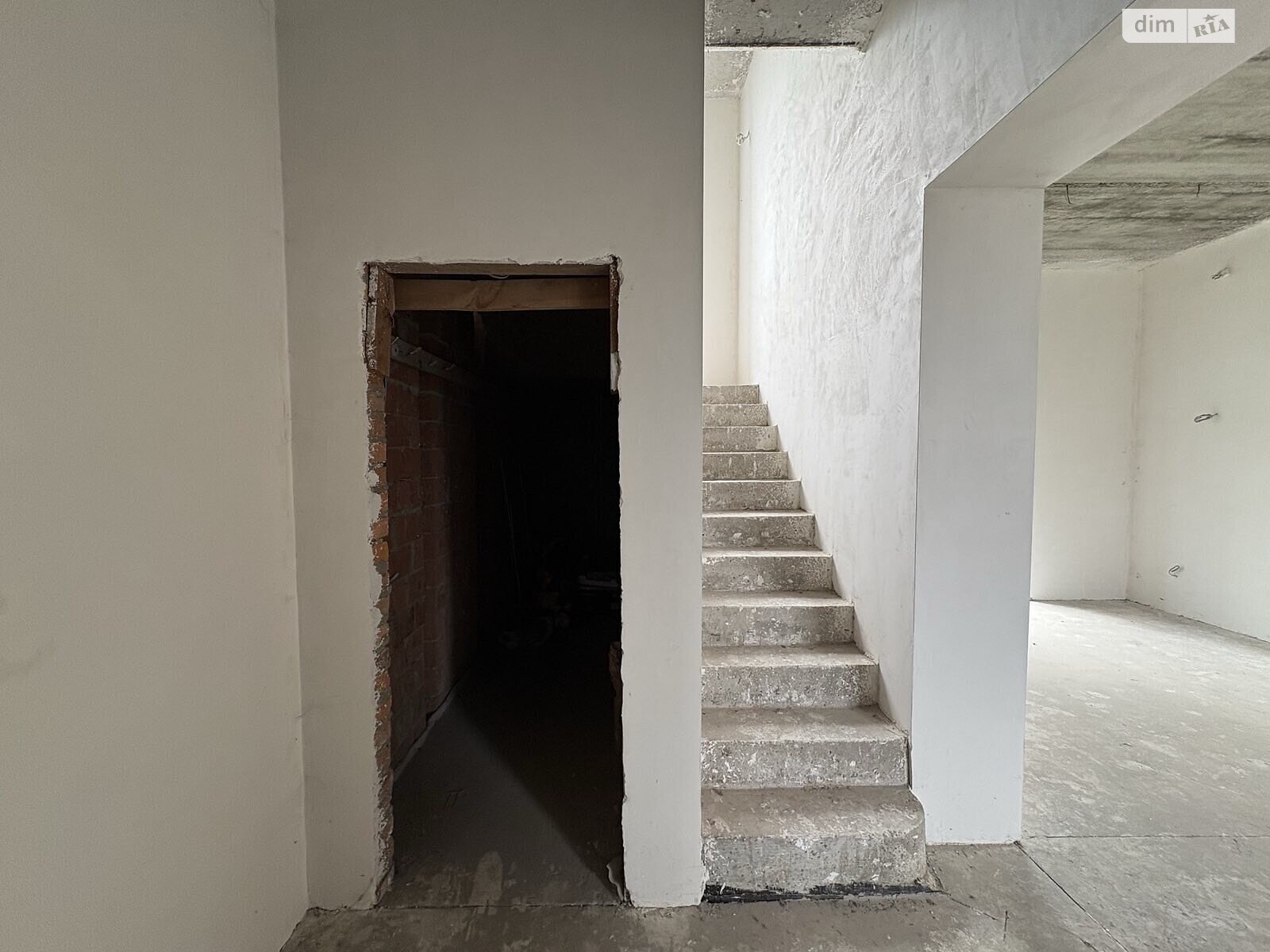 трехэтажный таунхаус, 123 кв. м, кирпич. Продажа в Буче район Буча фото 1