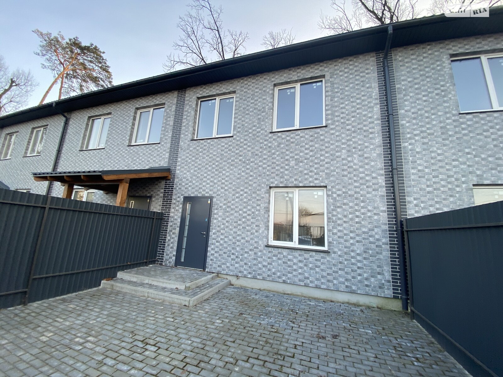 двухэтажный таунхаус, 99.5 кв. м, кирпич. Продажа в Буче фото 1 двухэтажный таунхаус, 99.5 кв. м, кирпич. Продажа в Буче фото 1