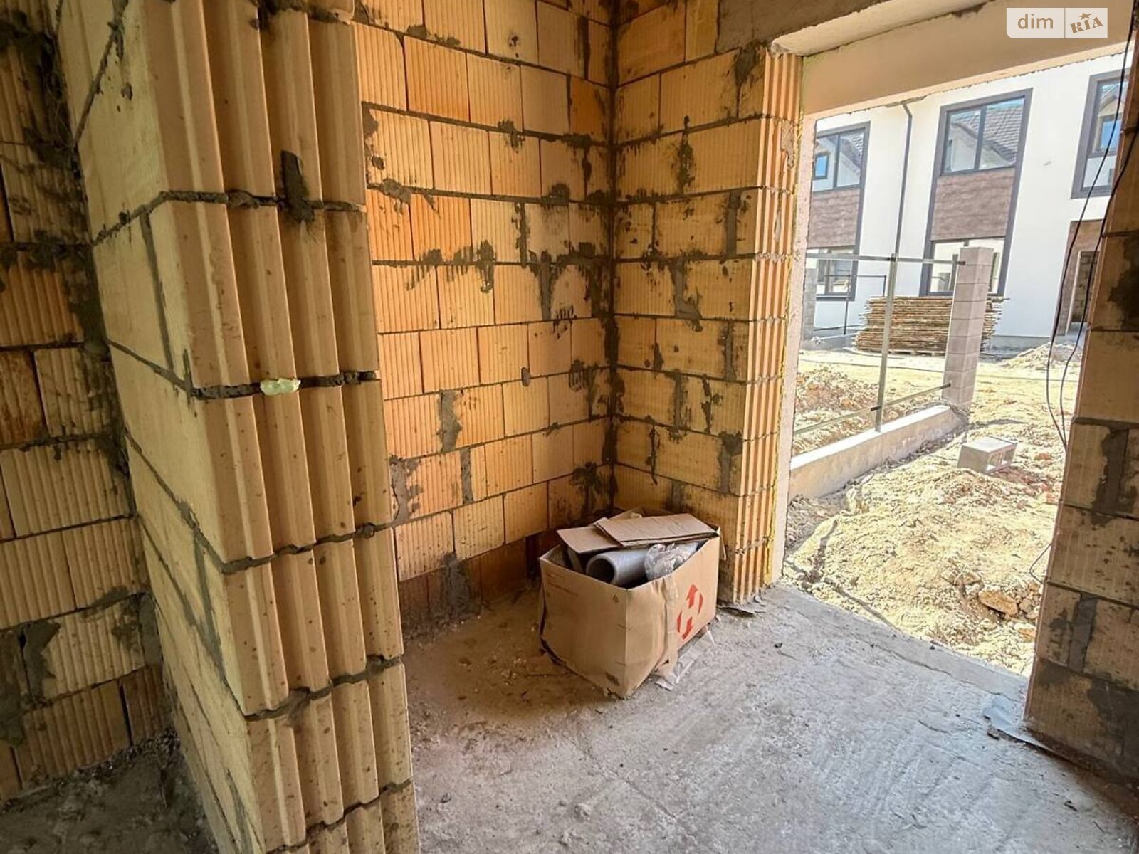 двухэтажный таунхаус, 84 кв. м, кирпич. Продажа в Буче фото 1 двухэтажный таунхаус, 84 кв. м, кирпич. Продажа в Буче фото 1