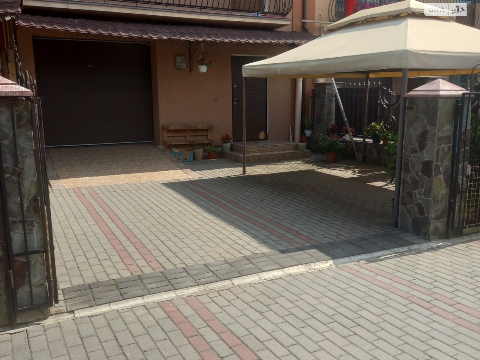 трехэтажный таунхаус, 201 кв. м, кирпич. Продажа в Чагоре район Чагор Глыбоцкий фото 1 трехэтажный таунхаус, 201 кв. м, кирпич. Продажа в Чагоре район Чагор Глыбоцкий фото 1