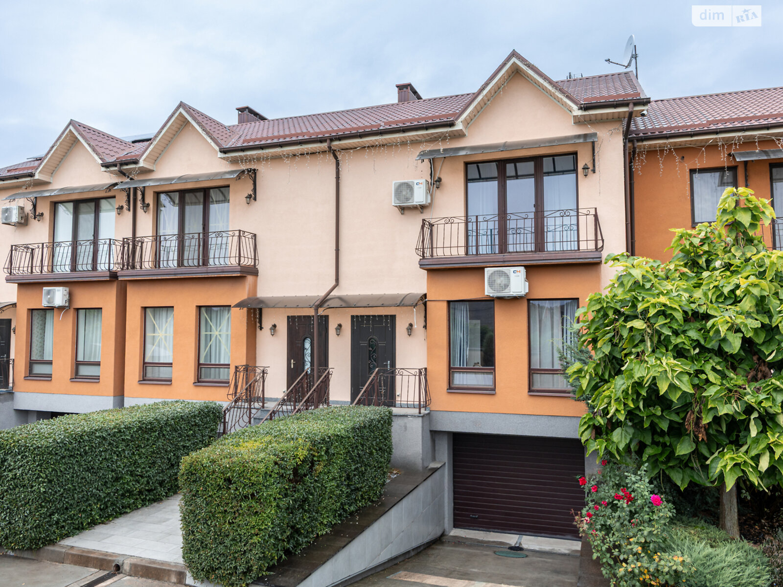 двоповерховий таунхаус, 160.5 кв. м, цегла. Продаж у Обухівці фото 1 двоповерховий таунхаус, 160.5 кв. м, цегла. Продаж у Обухівці фото 1