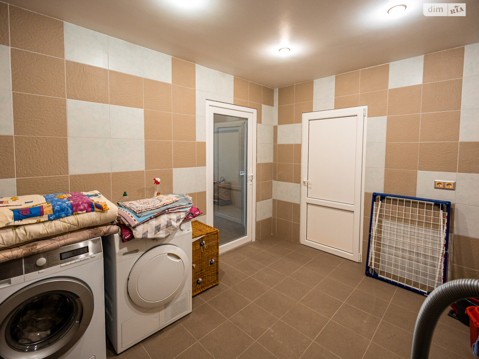 двоповерховий таунхаус, 160.5 кв. м, цегла. Продаж у Обухівці фото 1 двоповерховий таунхаус, 160.5 кв. м, цегла. Продаж у Обухівці фото 1